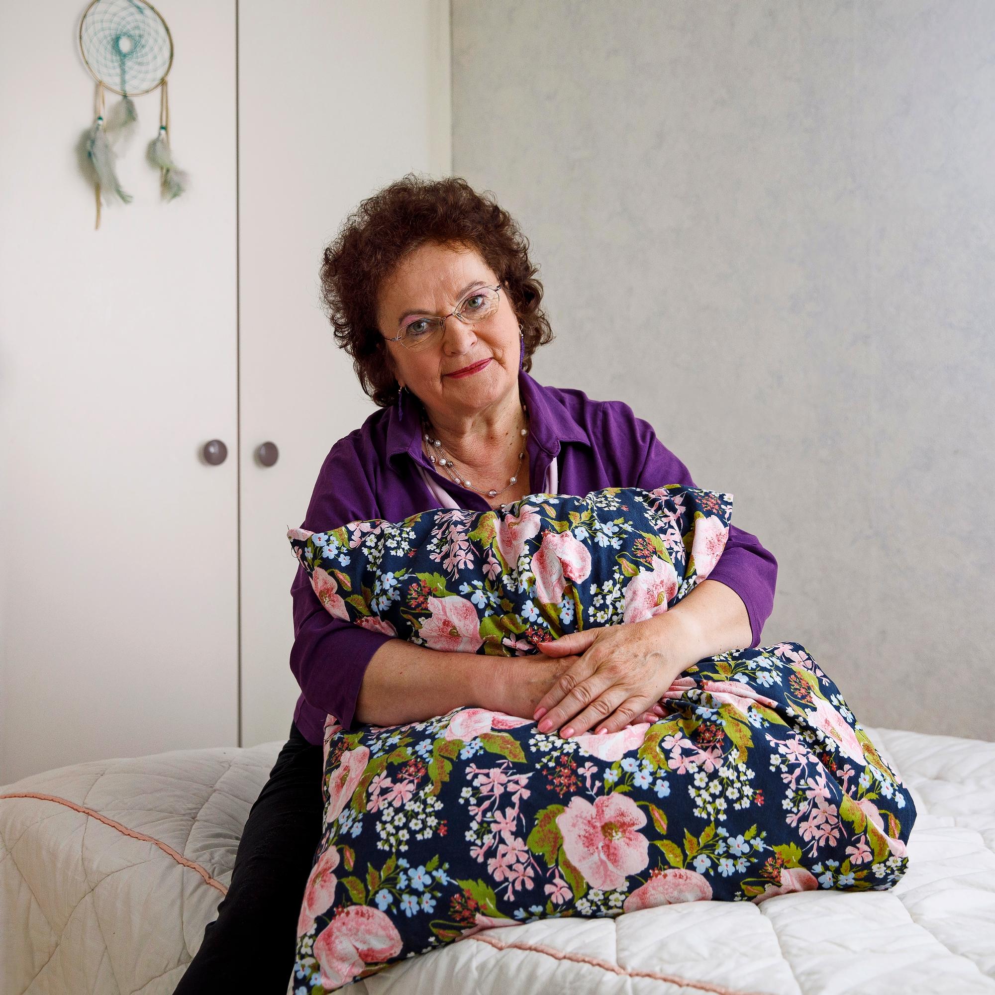 Unirytmi uusiksi eläkkeellä – Kirstin rauhoittumisniksi on syödä iltapalaksi lautasellinen kaurapuuroa