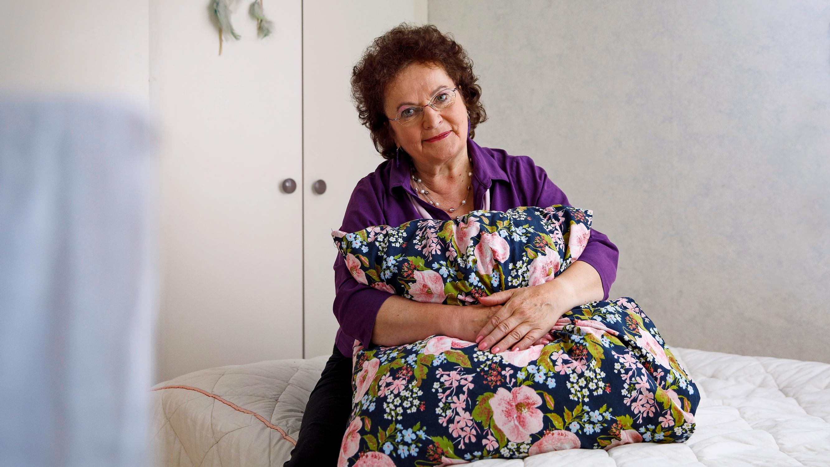 Unirytmi uusiksi eläkkeellä – Kirstin rauhoittumisniksi on syödä iltapalaksi lautasellinen kaurapuuroa