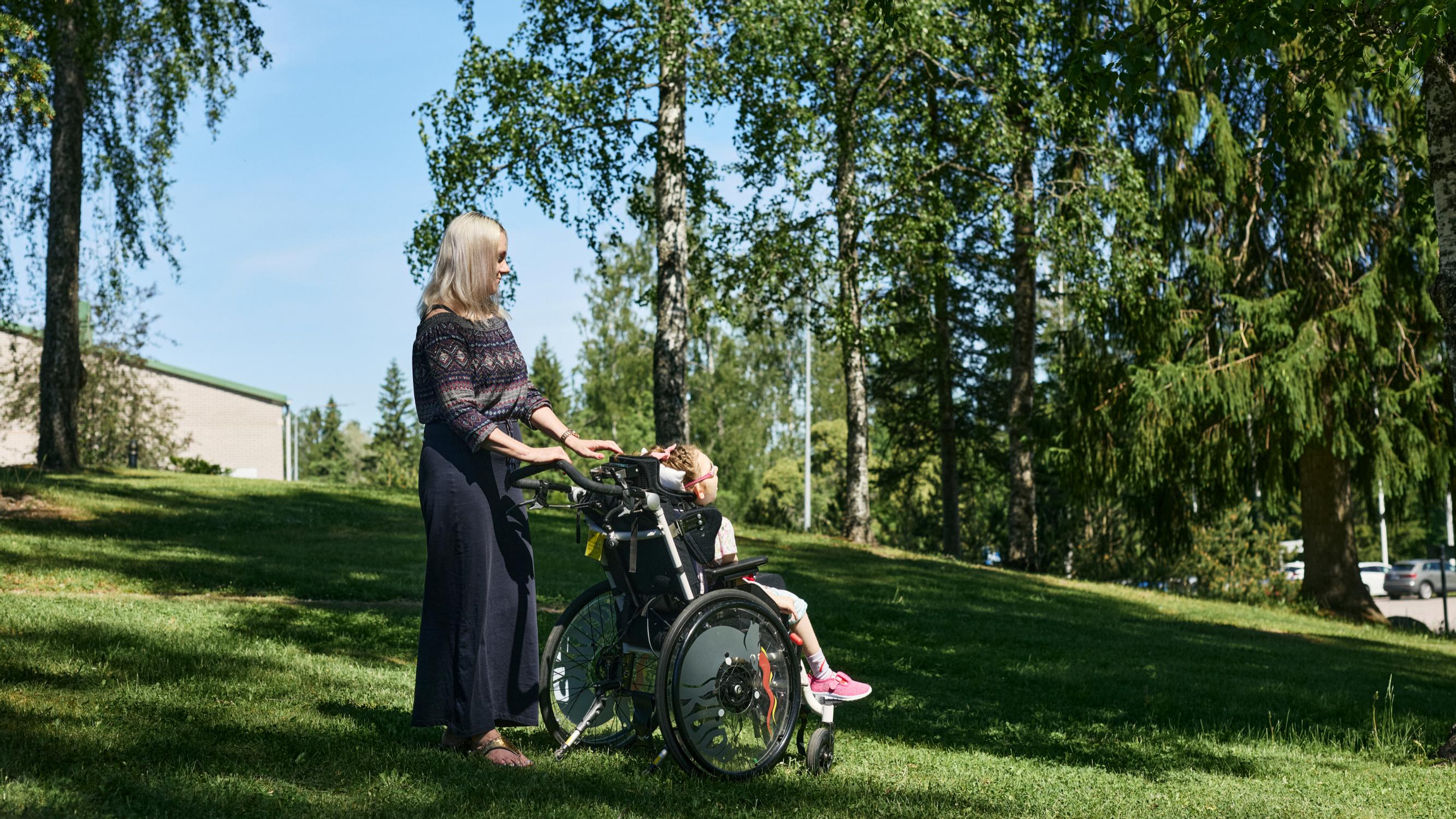 Kehitysvammaisen tytön äiti: Laitoshoito oli meille paras ja ainut vaihtoehto