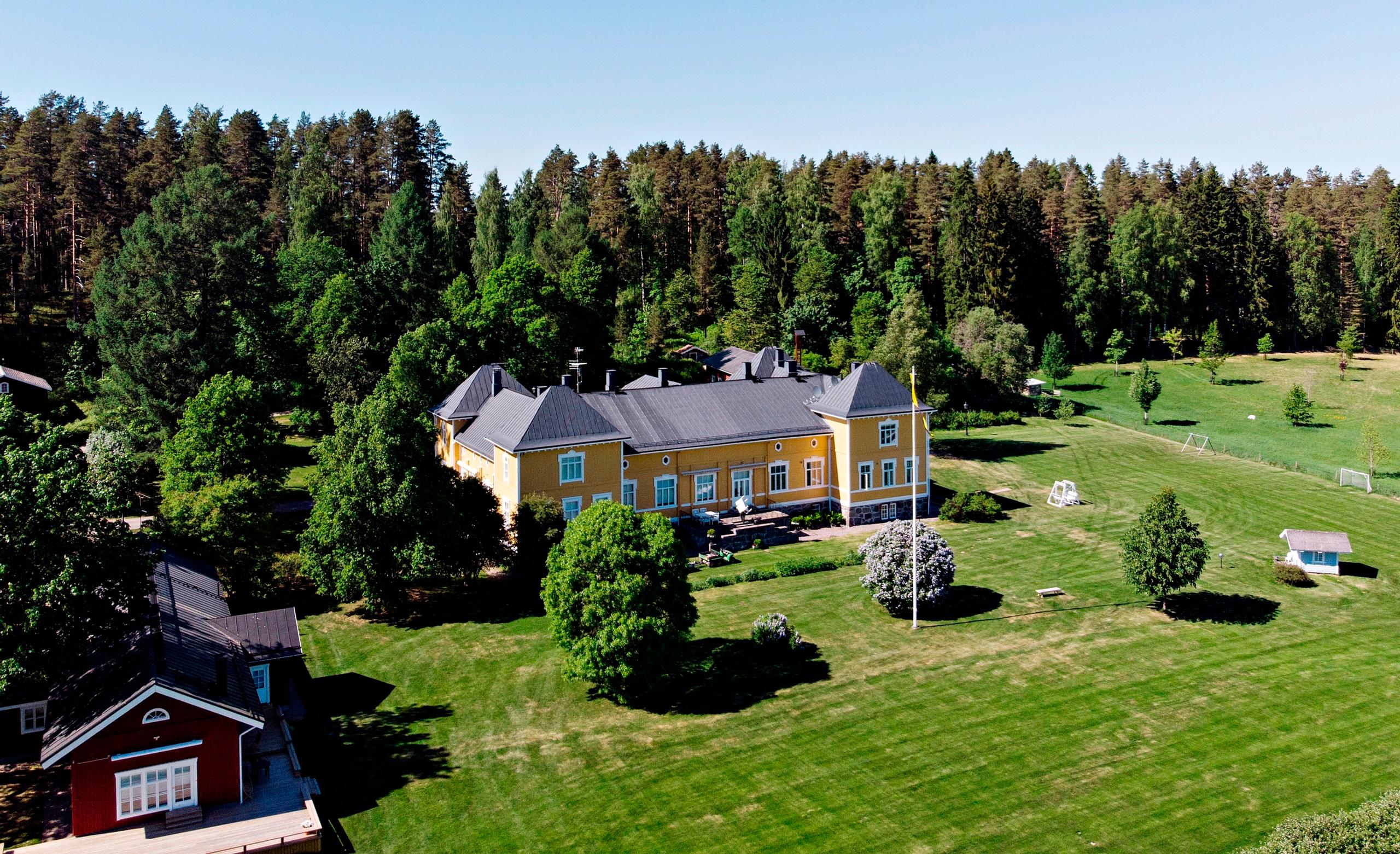 Suomen kartanot 4/8: Vehreä Järvikylä tunnetaan yrteistään 
