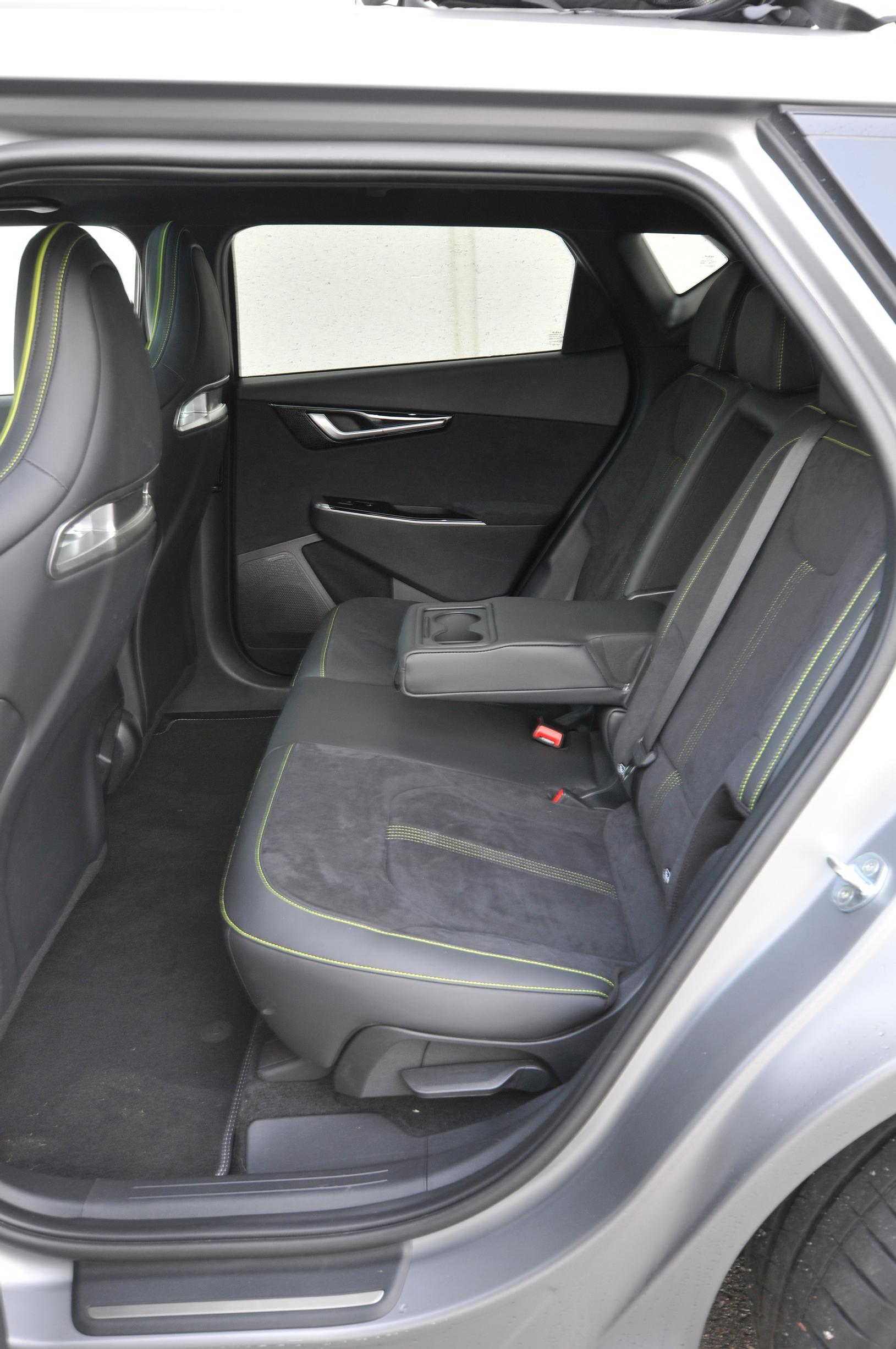Kia EV6 GT takapenkki