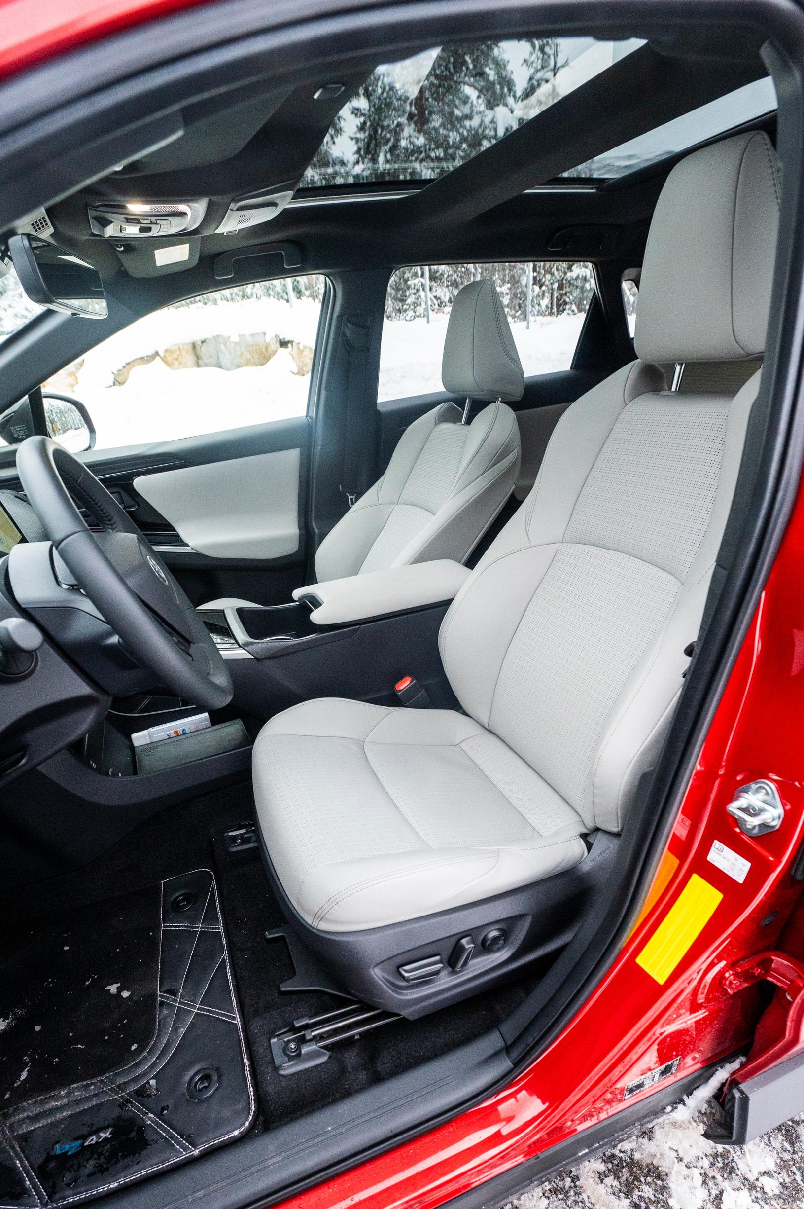 Toyota bZ4X Premium AWD etuistuimet