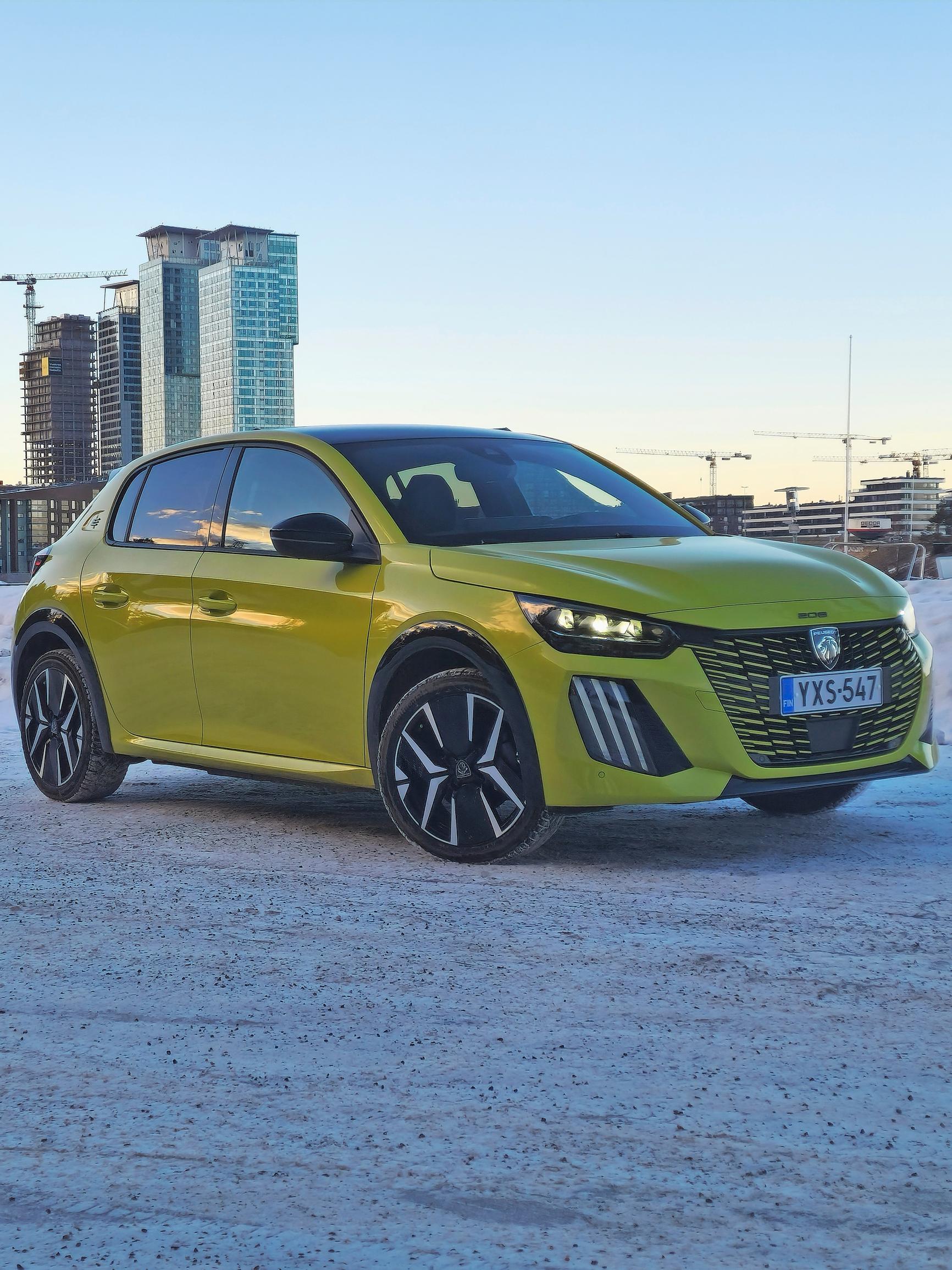 Uudistunut Peugeot e-208 – Pienten sähköautojen vastarinta on saanut johtajan