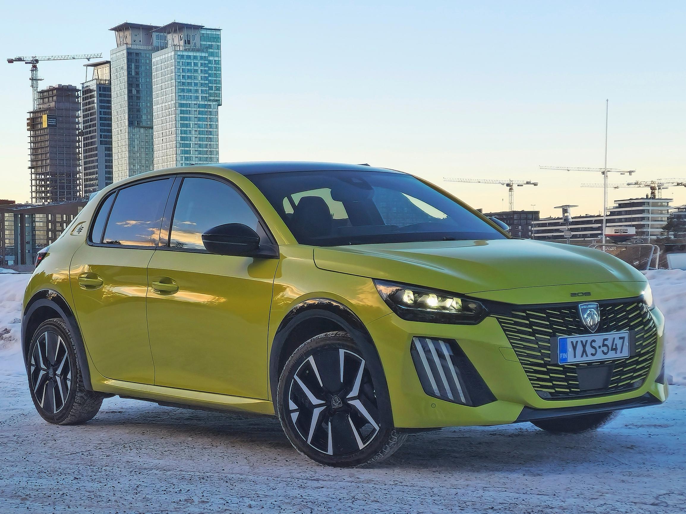 Uudistunut Peugeot e-208 – Pienten sähköautojen vastarinta on saanut johtajan