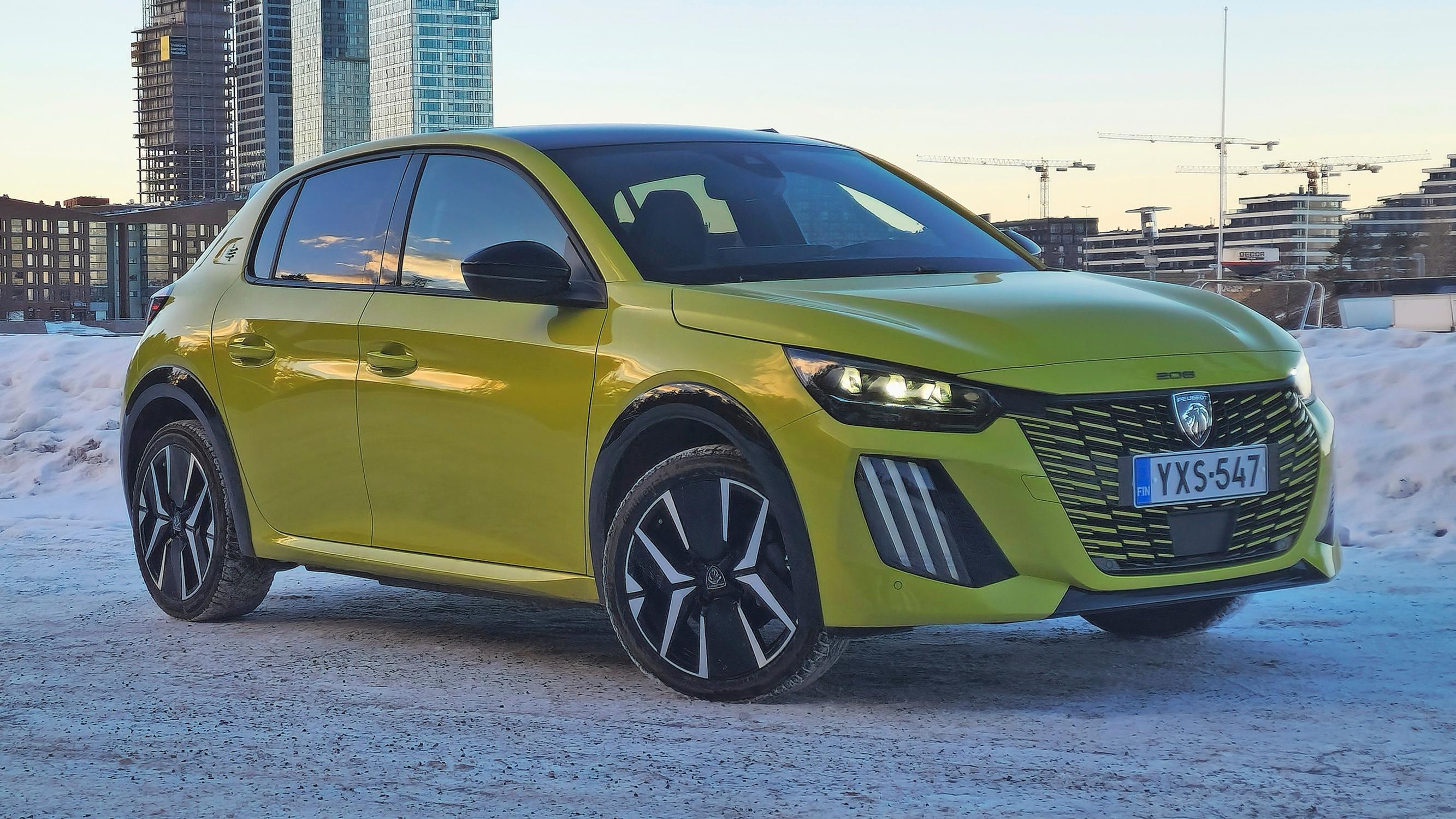 Uudistunut Peugeot e-208 – Pienten sähköautojen vastarinta on saanut johtajan