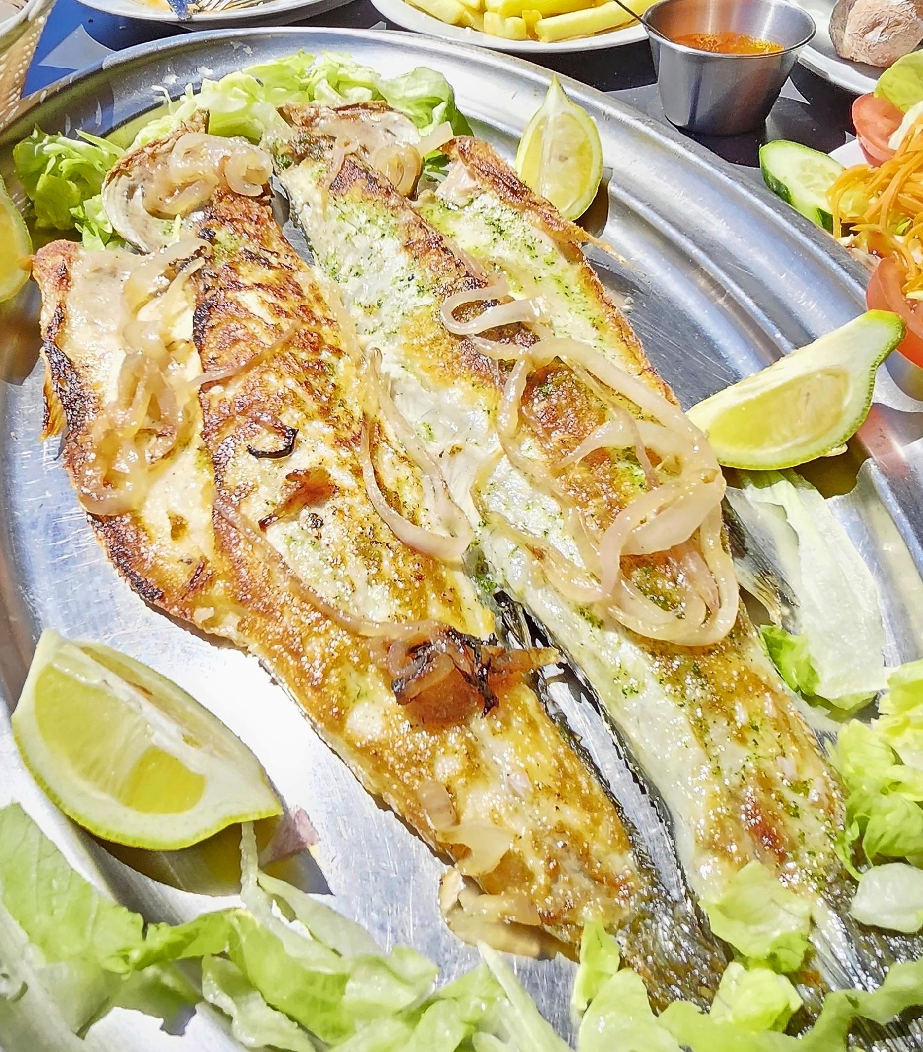 Autoloma Teneriffalla: El Médanossa on vain kalaruokiin erikoistuneita ravintoloita.