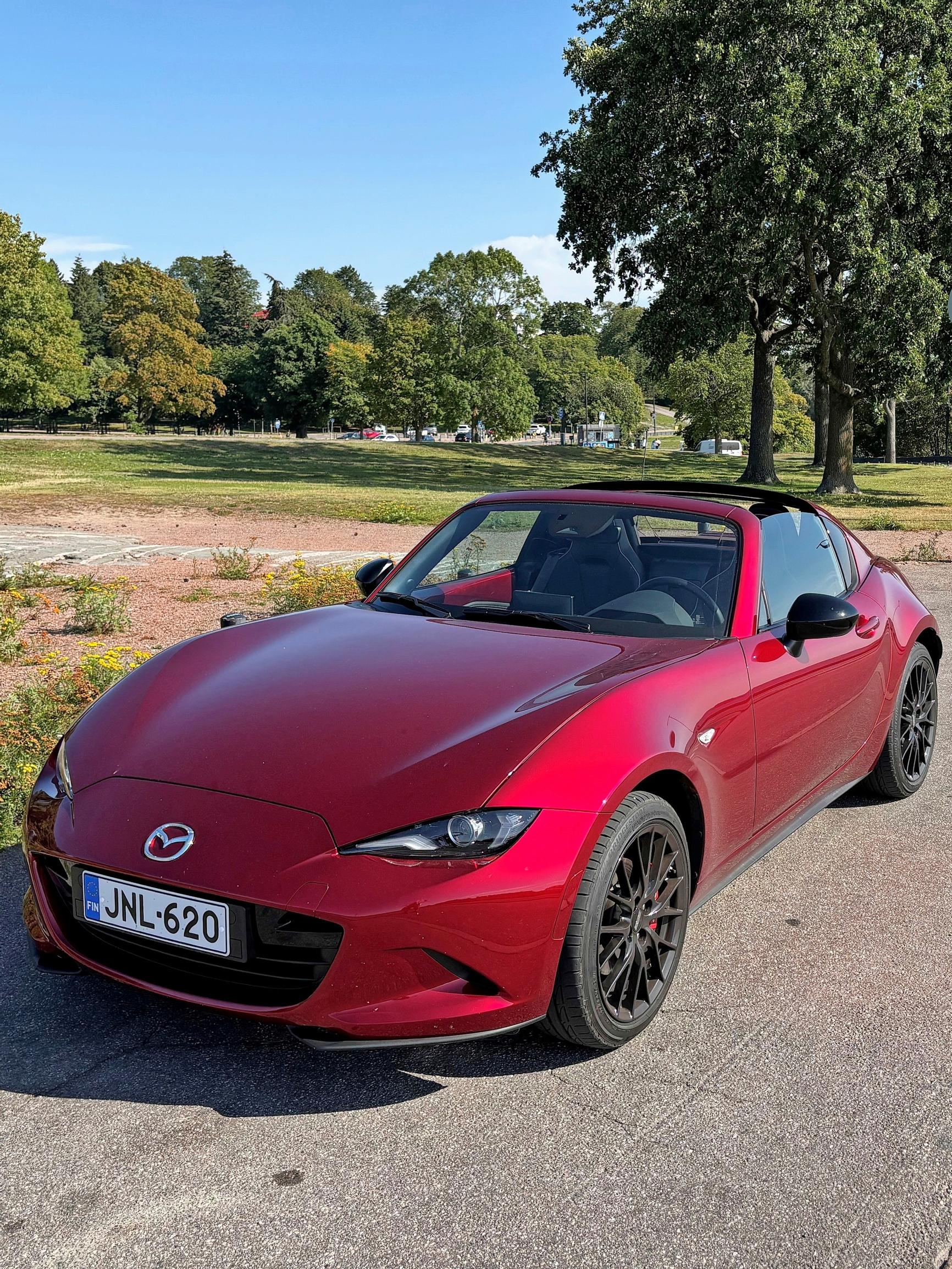 Mazda MX-5 on nautiskelijan avoauto, jossa vauhti tuntuu aivan eri tavalla kuin massiivisessa katumaasturissa