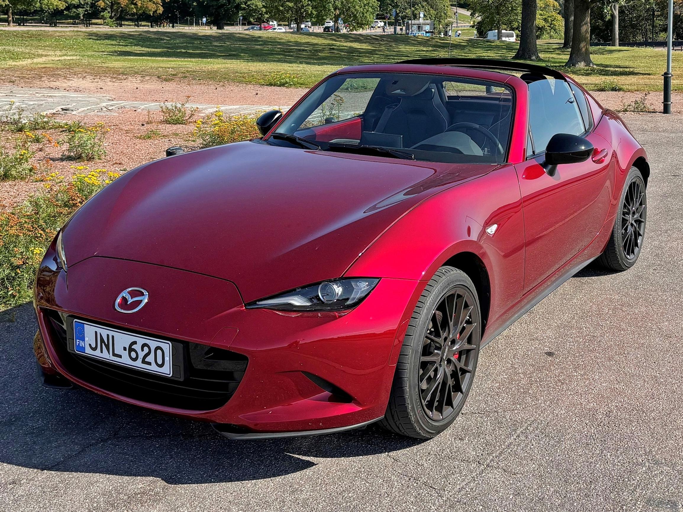 Mazda MX-5 on nautiskelijan avoauto, jossa vauhti tuntuu aivan eri tavalla kuin massiivisessa katumaasturissa