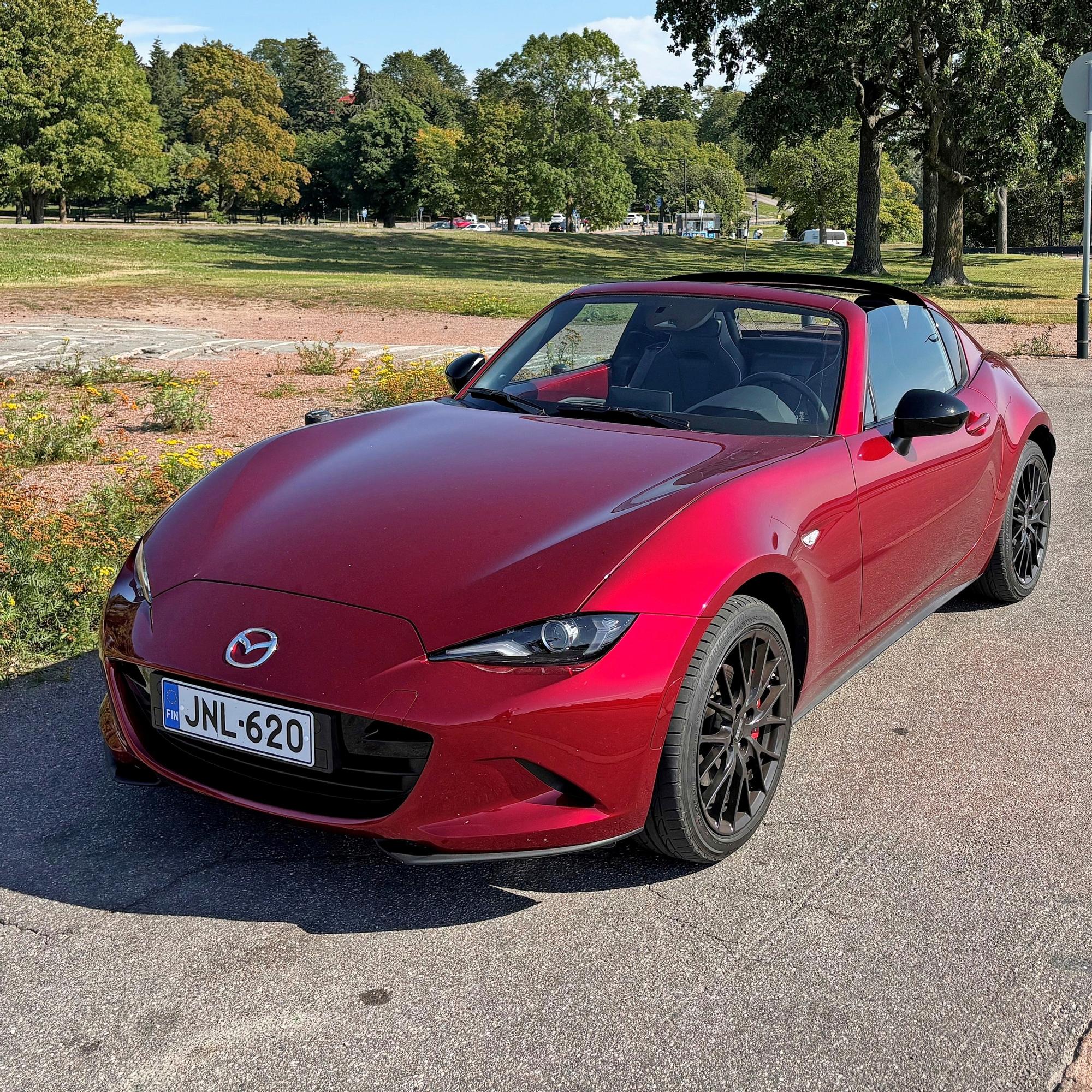 Mazda MX-5 on nautiskelijan avoauto, jossa vauhti tuntuu aivan eri tavalla kuin massiivisessa katumaasturissa