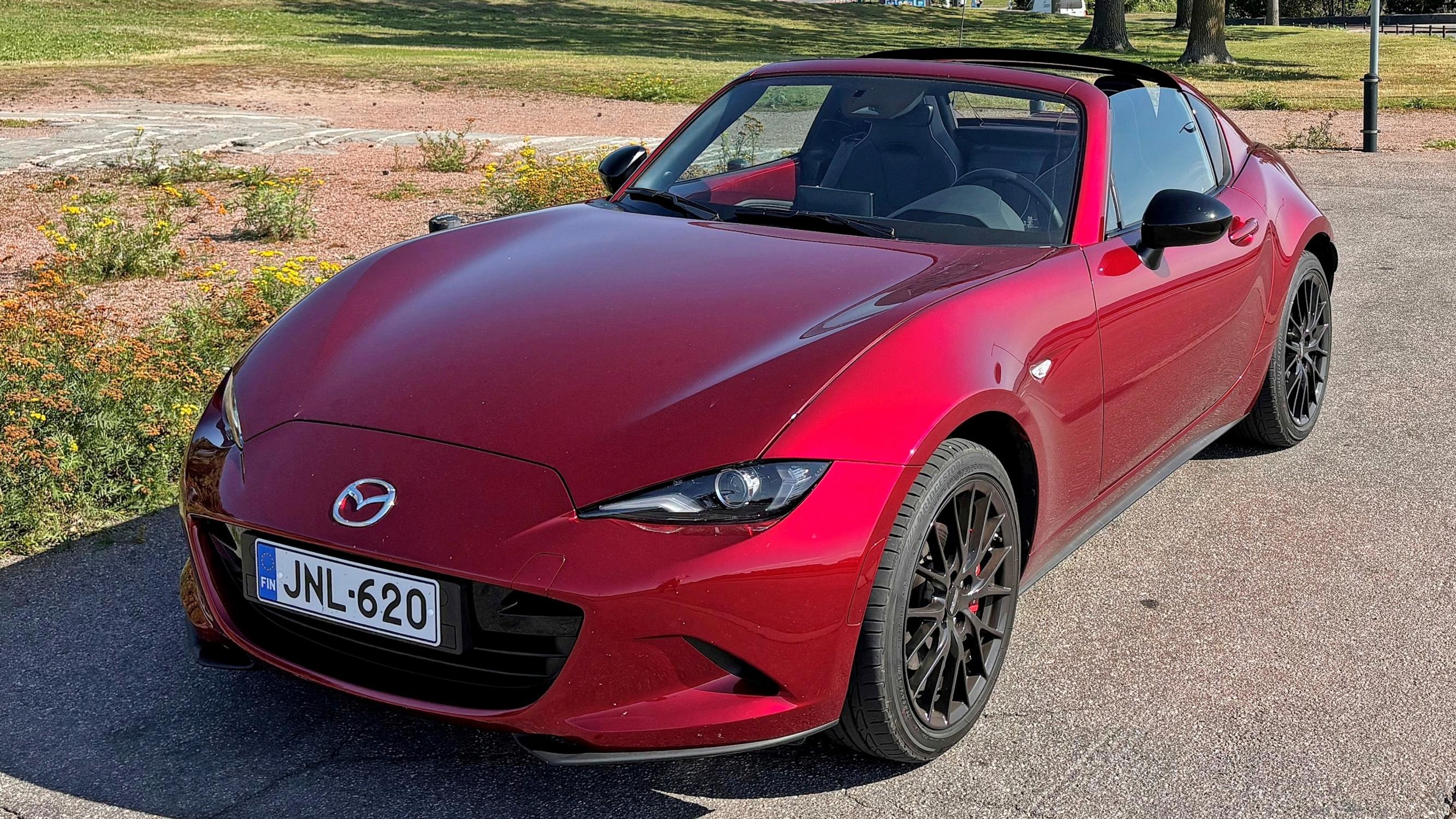 Mazda MX-5 on nautiskelijan avoauto, jossa vauhti tuntuu aivan eri tavalla kuin massiivisessa katumaasturissa