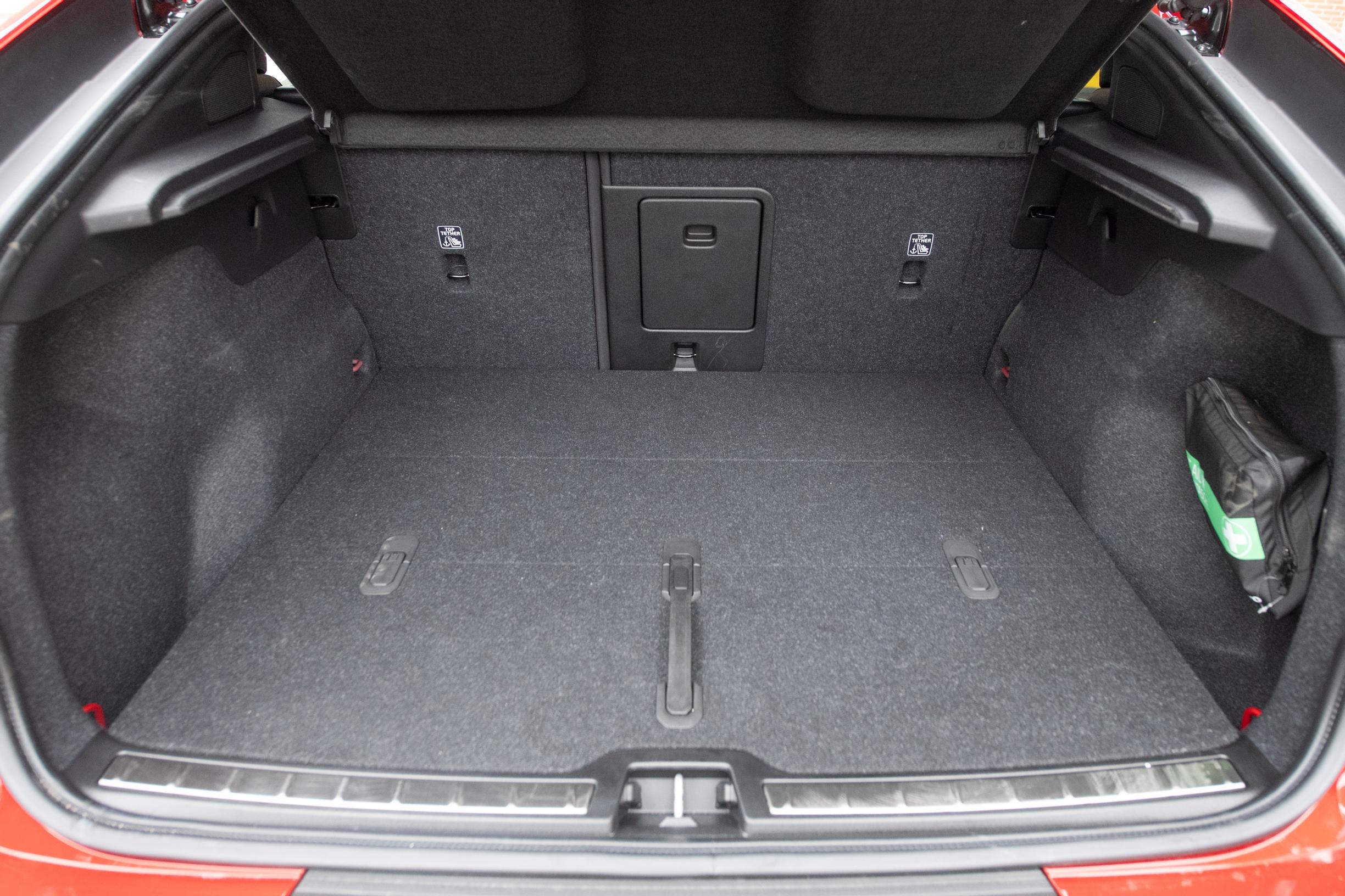 Volvo C40 Recharge Single Plus tavaratila