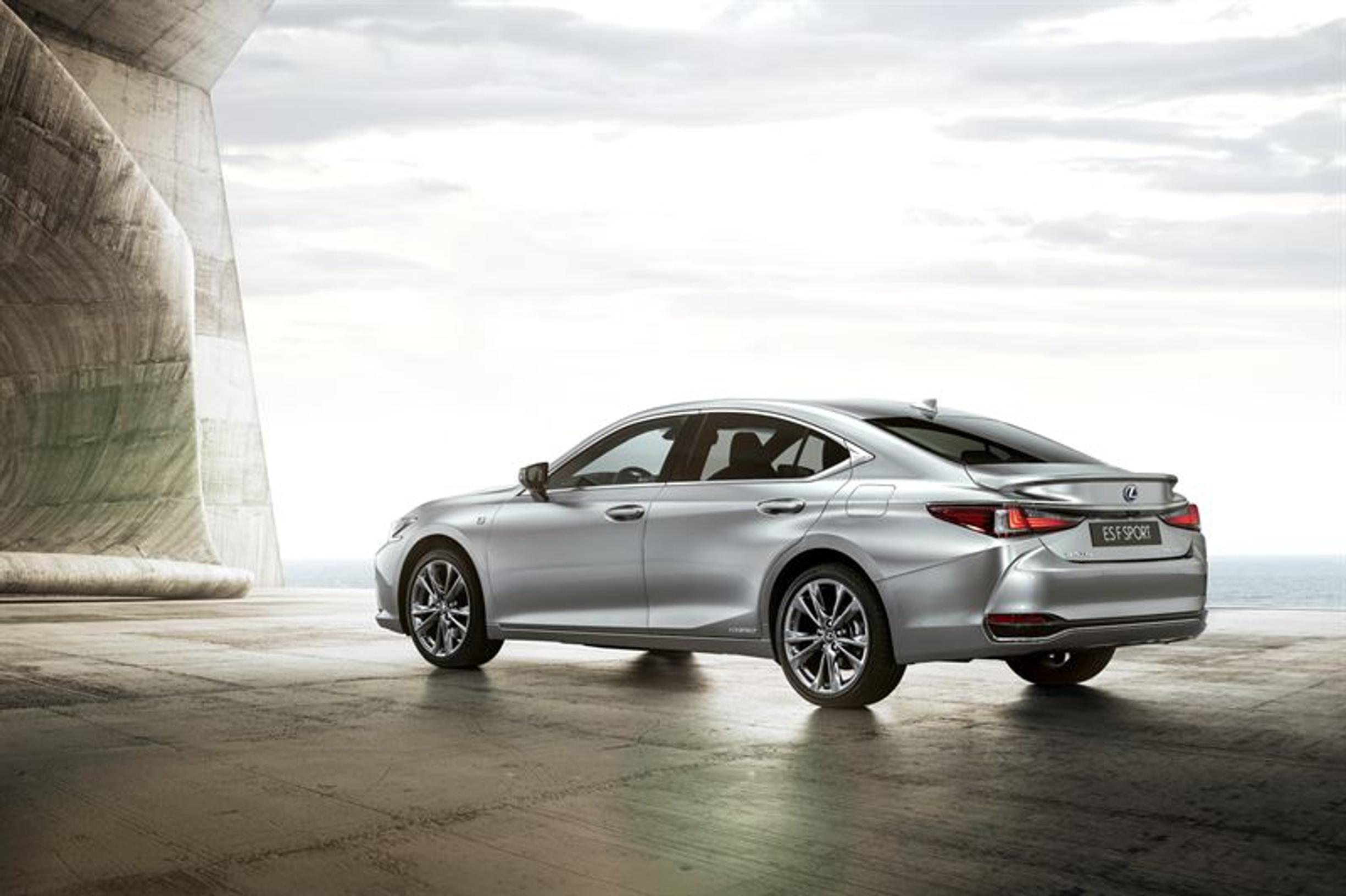 Uusi Lexus ES Suomeen alkuvuodesta 2019 - panostettu erityisesti turvallisuuteen