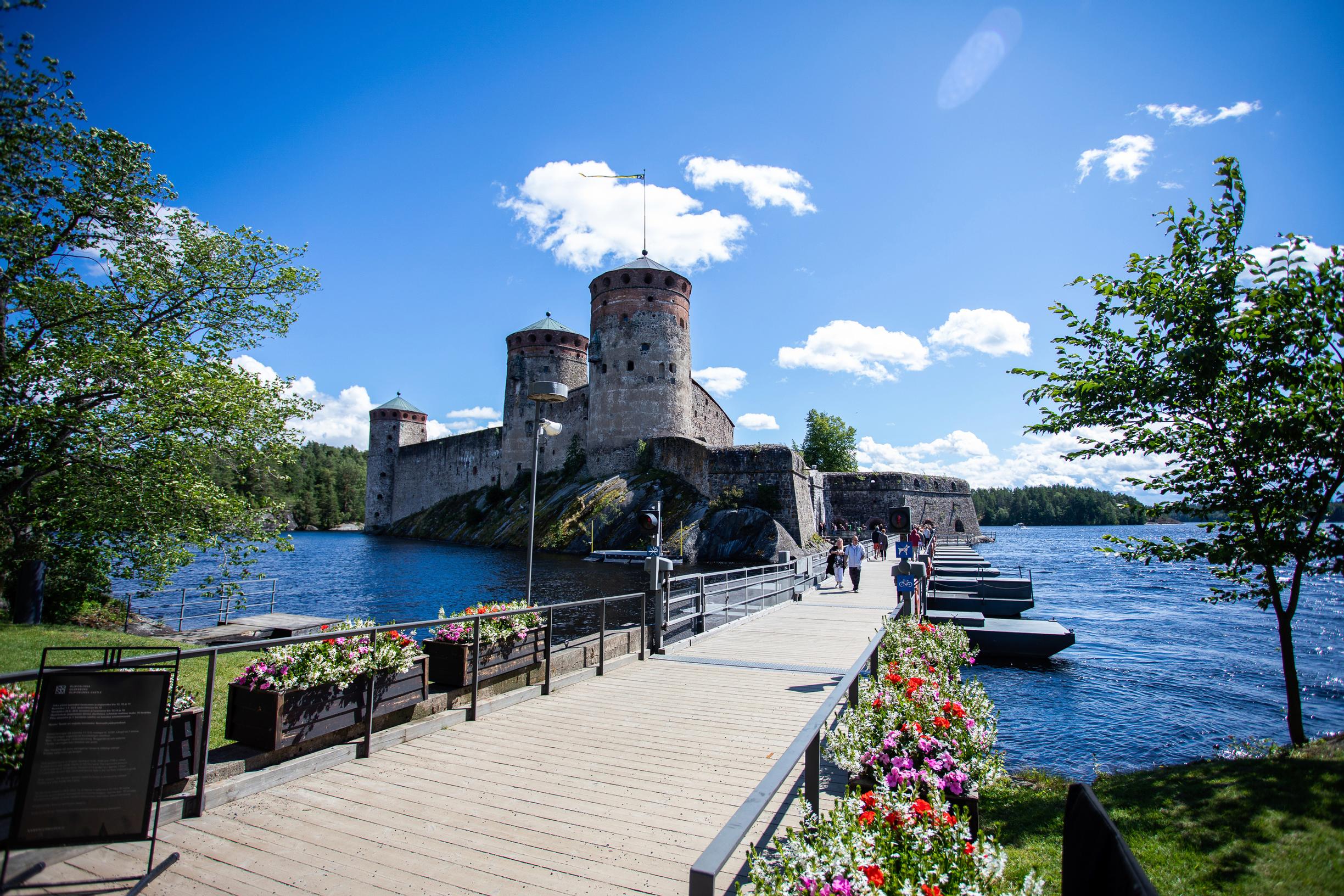 Oopperallisia draamankäänteitä – Miten käy festivaalille ja Savonlinnalle, kun oopperajuhlat peruttiin ensimmäistä kertaa sen historiassa?