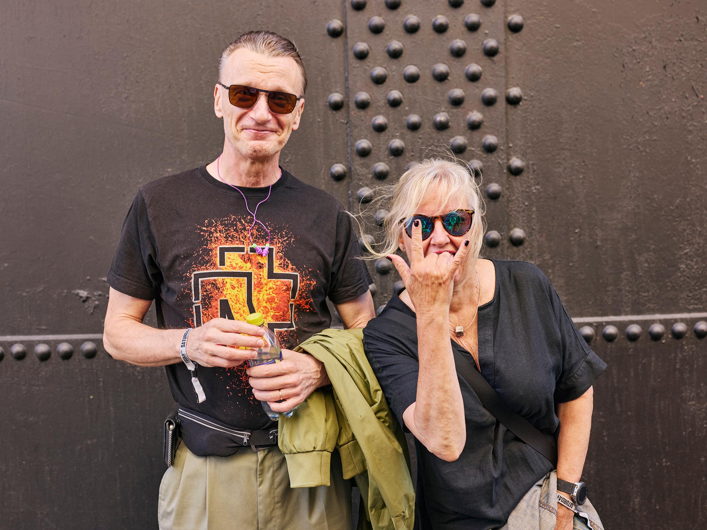 Kuusikymppisten osuus hevimusiikin faneista kasvaa – Tuskan ensikertalainenkin huomasi, että raskas musiikki tekee ihmisistä leppoisia: ”Se upottaa jalat maaäitiin”