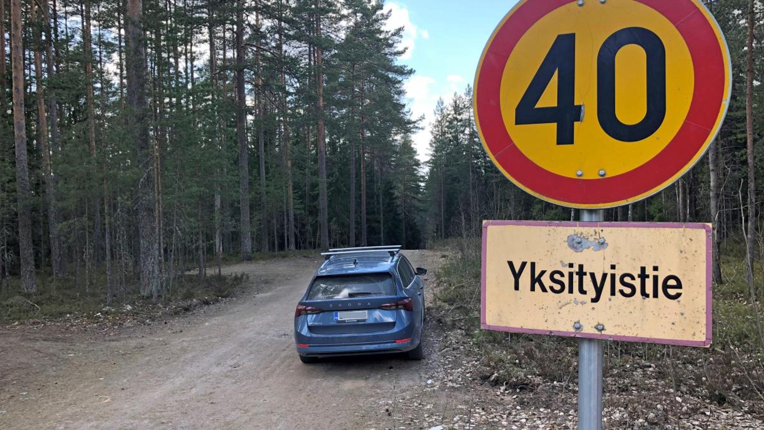 Sakko voi napsahtaa metsätieltäkin - tiesitkö nämä pysäköintisäännöt?