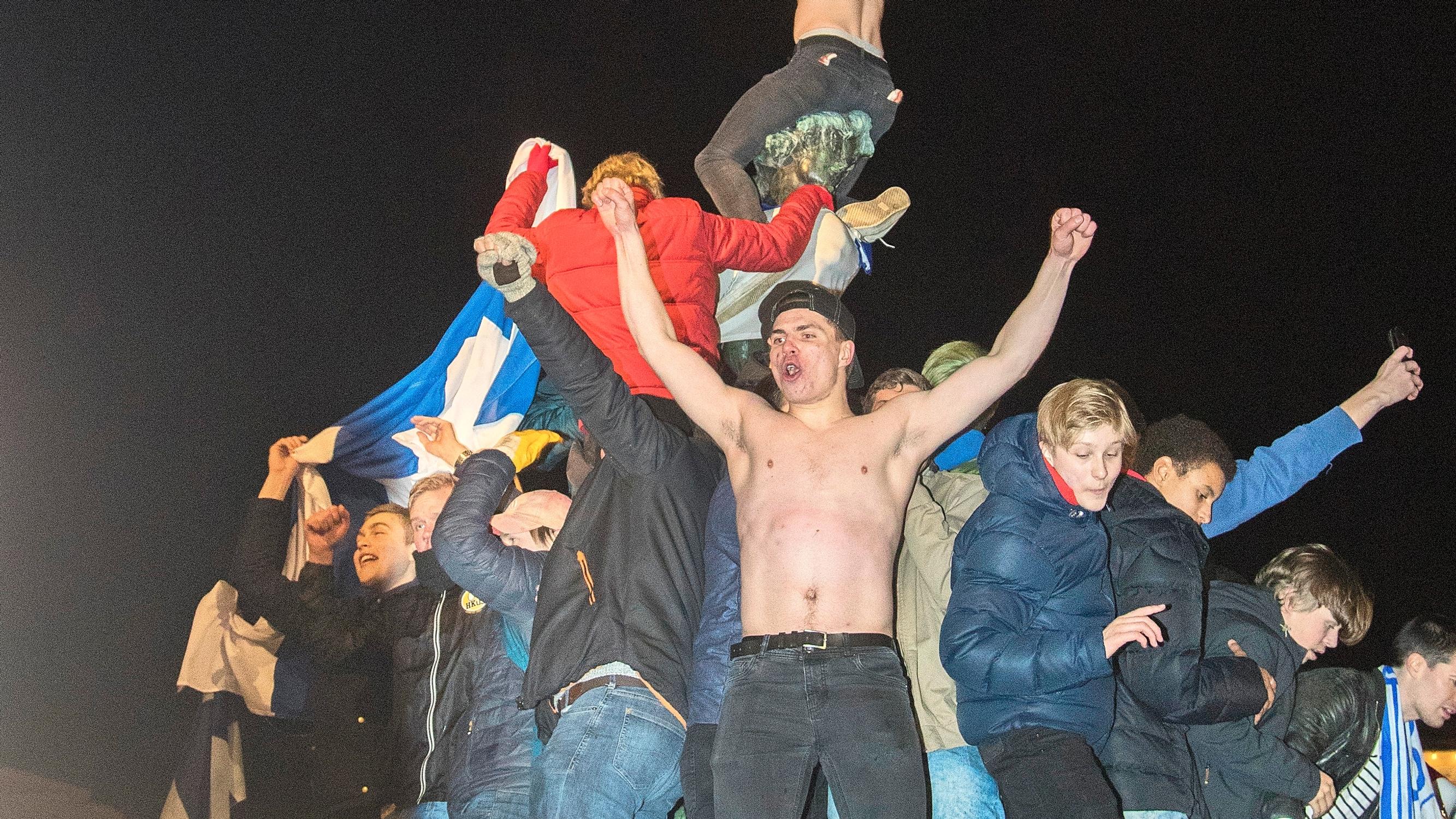 Jalkapallon EM-kisat ja fanien ihmeellinen maailma –  ”Huuhkajien ja kannattajien välillä on symbioosi, joka näkyy henkisellä puolella”