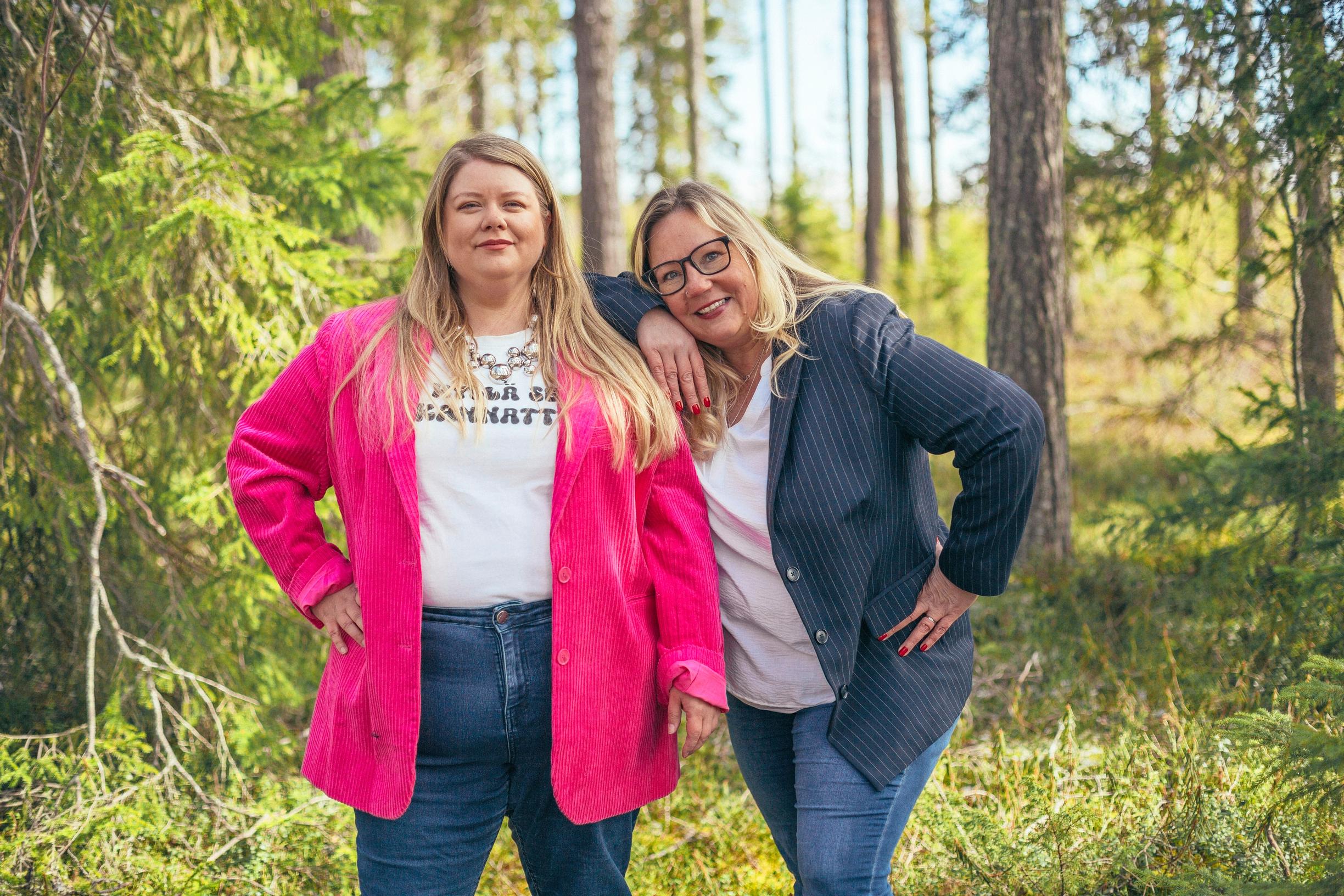 Kirjailijat Maria Vanhapiha-Bergström ja Linnea Huhta käänsivät Aku Ankan meänkielelle