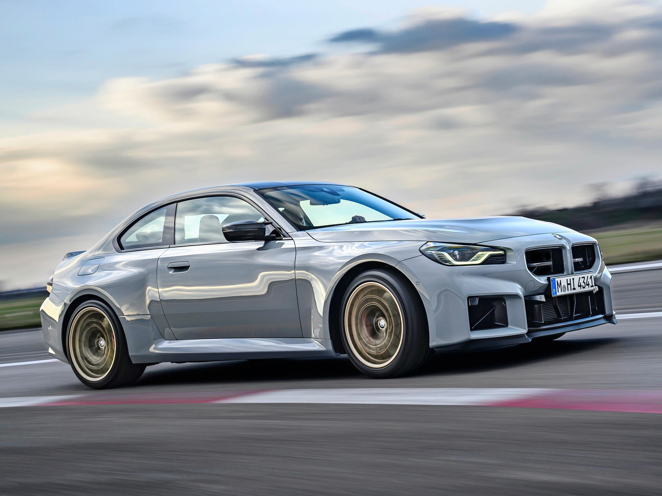 Harvojen herkkua: BMW M2 CS Suomeen vain erikoiseränä – tehopäivitys vie nollasta sataan 3,8 sekunnissa ja kuulostaa tuomiopäivältä