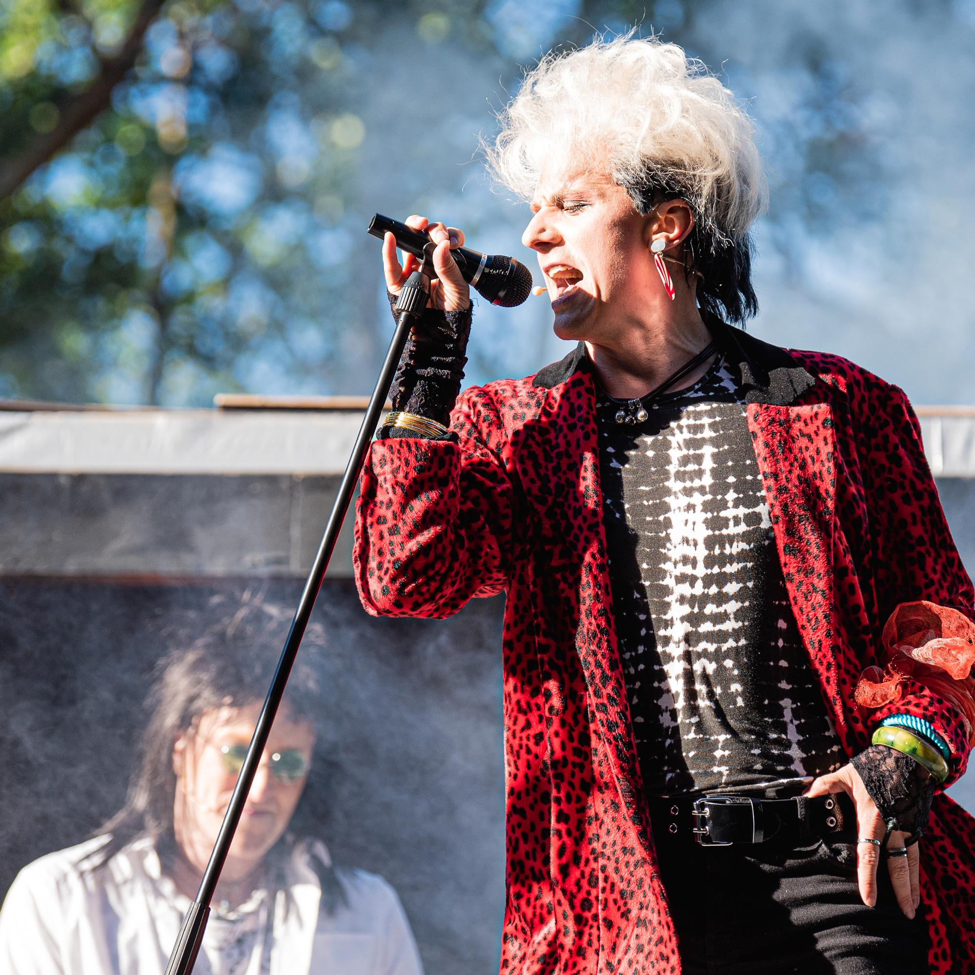 Dingo-musikaali tuo suomirockin superyhtyeen nousun ja huippuvuodet Hämeenlinnan kesäteatteriin 27.6.–19.8. 
