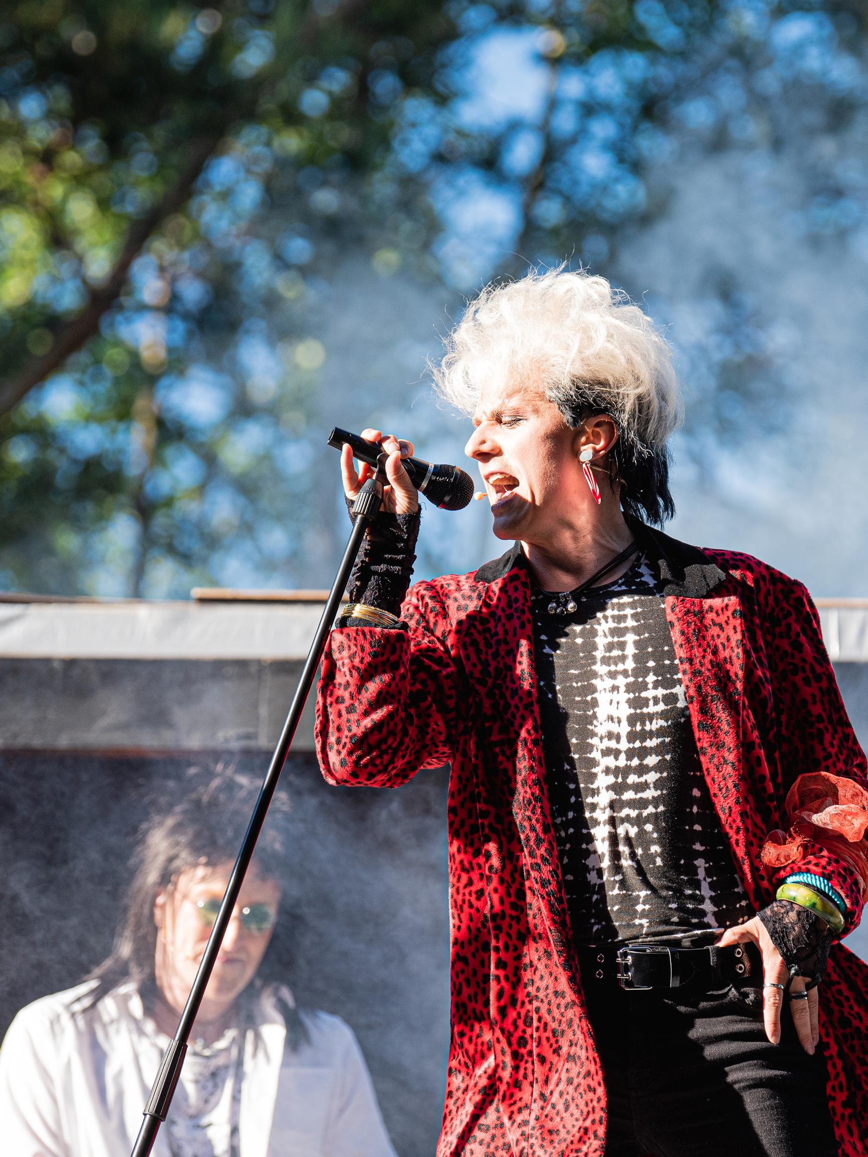 Dingo-musikaali tuo suomirockin superyhtyeen nousun ja huippuvuodet Hämeenlinnan kesäteatteriin 27.6.–19.8. 