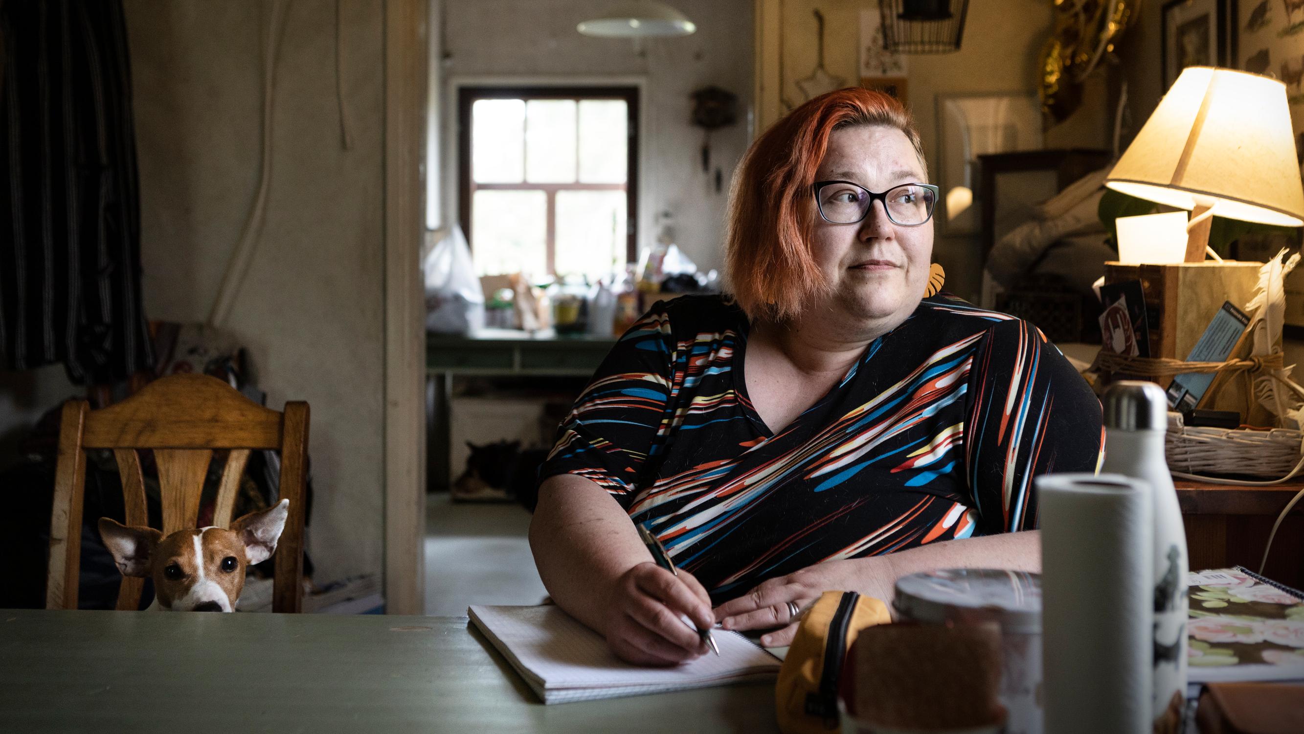 Karoliina Tunkkari rakasti lehmiä, mutta tilan konkurssi toi elämään uuden vapauden – Nyt voi nukkua pitkään tai lähteä matkalle
