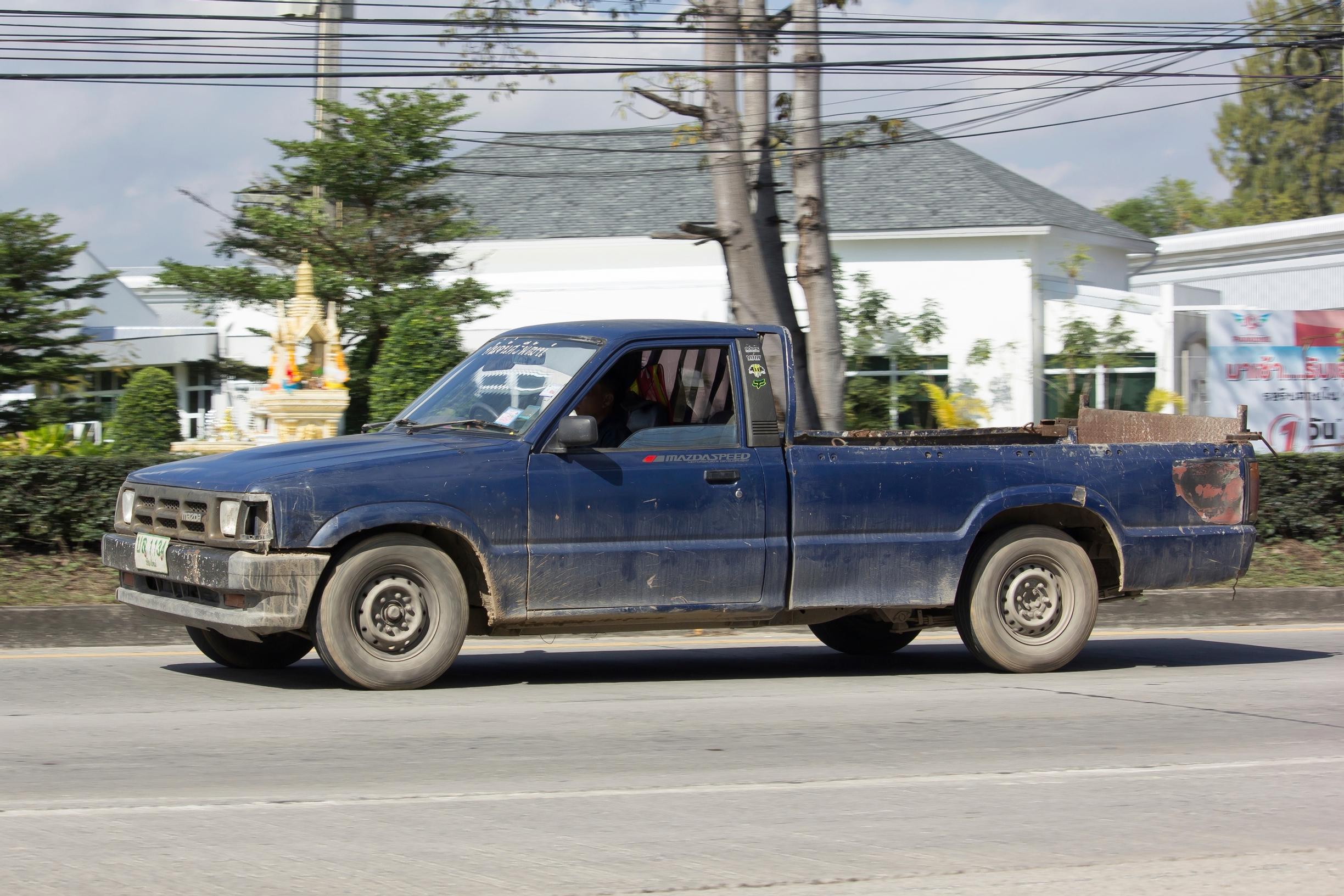 Mazda B2000.