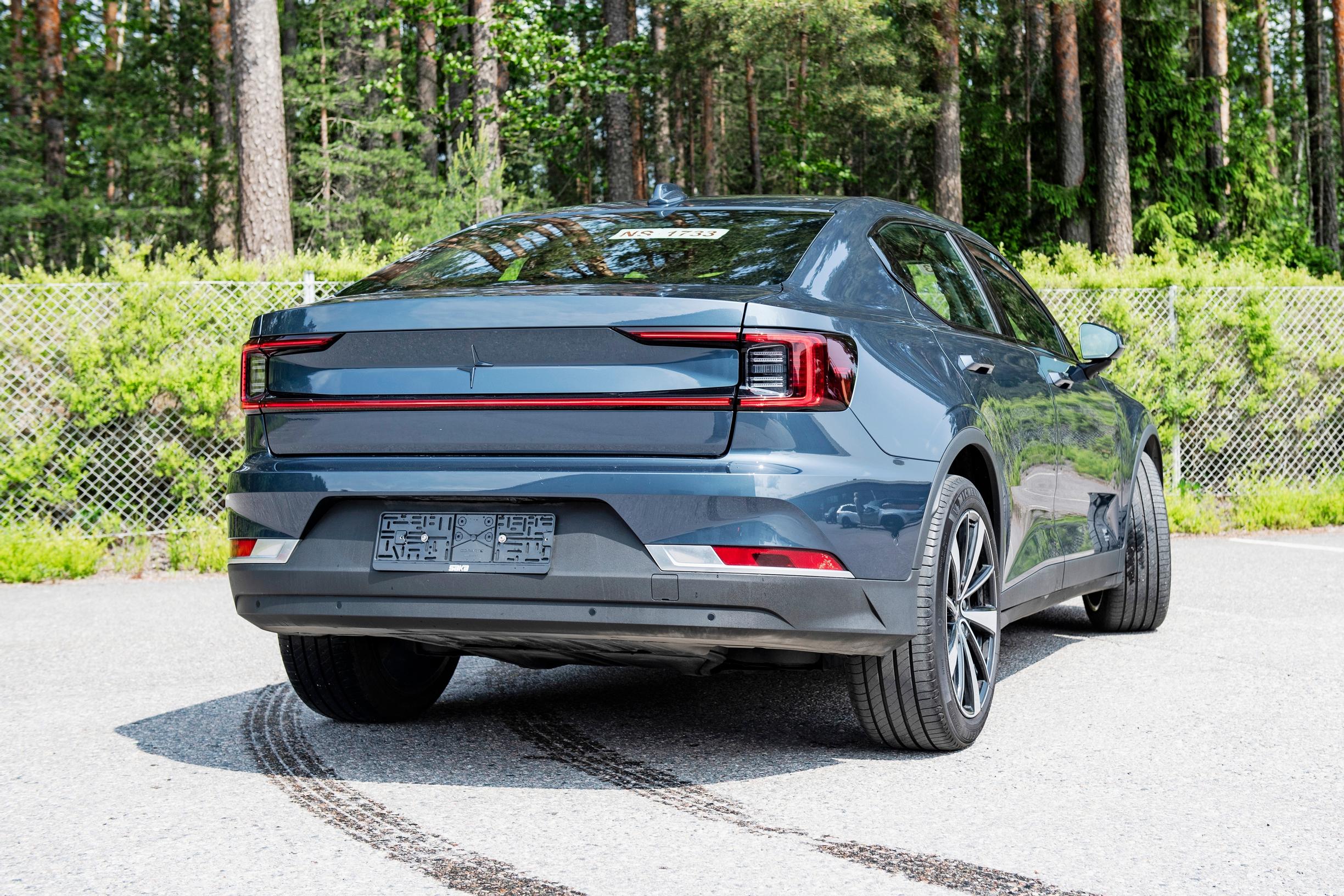 Käytetty Polestar 2 vm 2022 on auto järkevälle rahankäyttäjälle, joka haluaa erottua harmaasta massasta – joku muu on jo ajanut ne kalleimmat kilometrit.