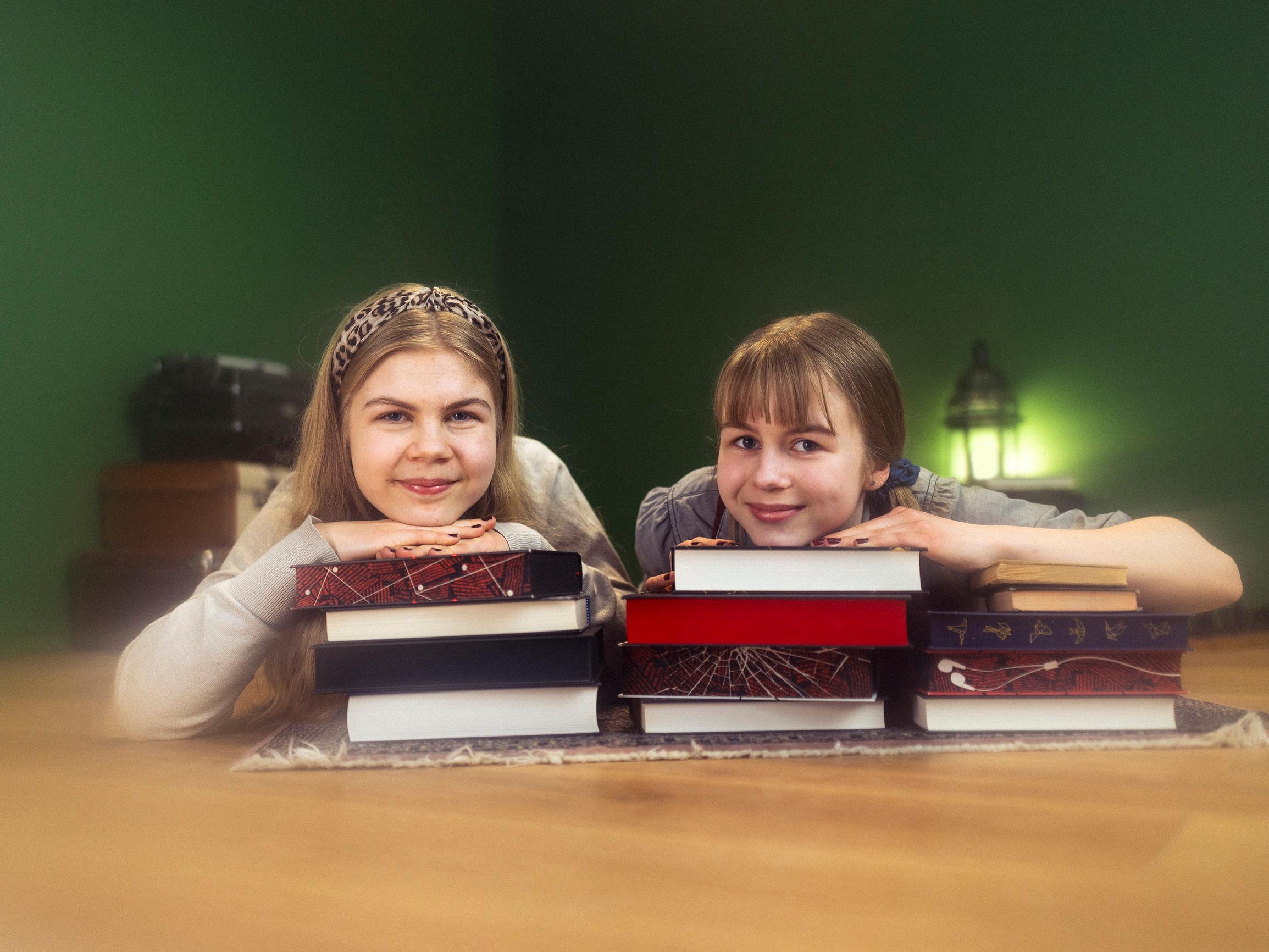 Kirjasiskot-podcastissa Me olimme valehtelijoita: ”Rakastan kirjoja, joissa on hyvät juonenkäänteet!”