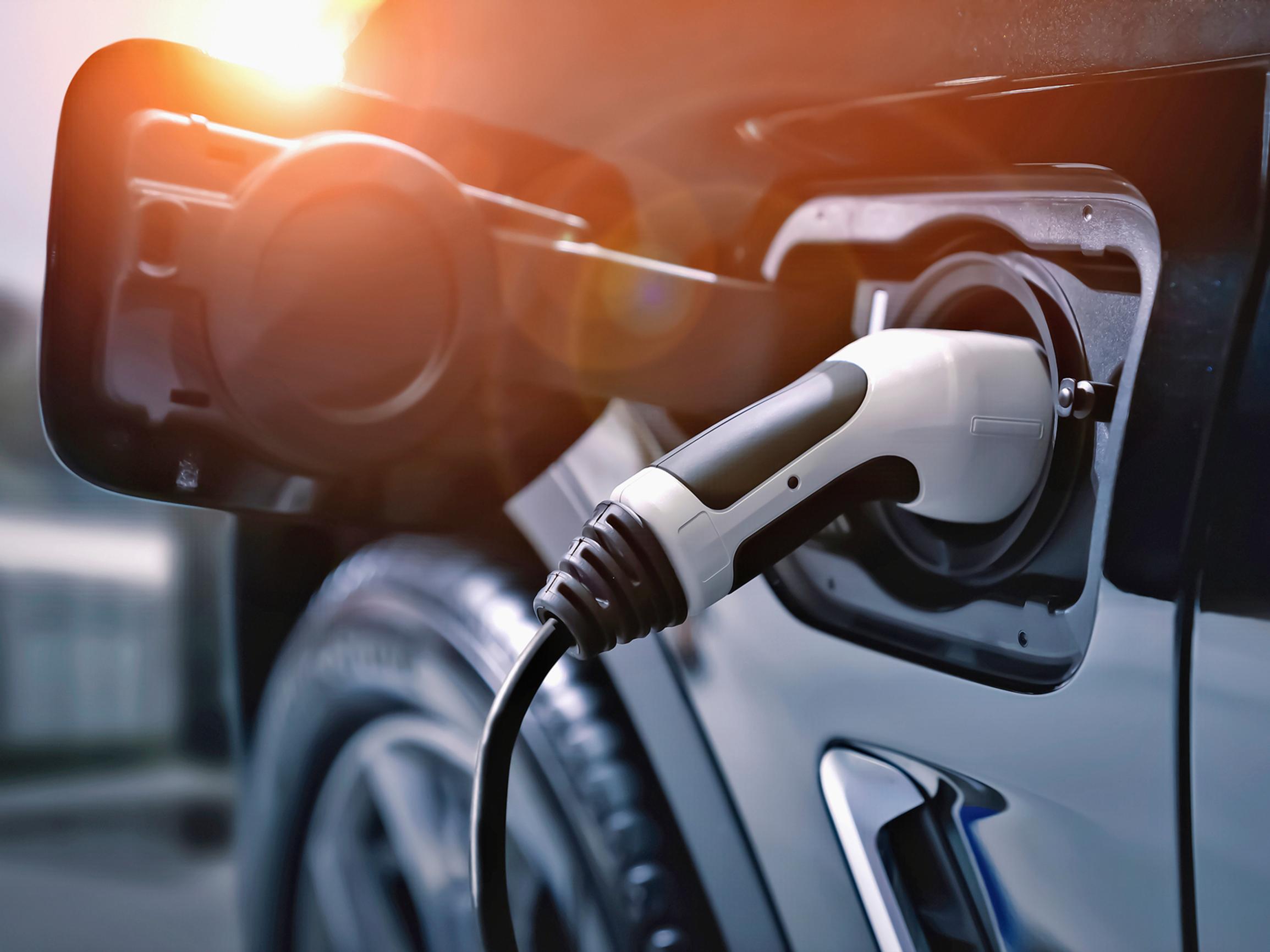 Näin sähköautojen määrä Suomessa on kasvanut 2020-luvulle tultaessa – Uusista autoista jo joka kolmas on täyssähköauto