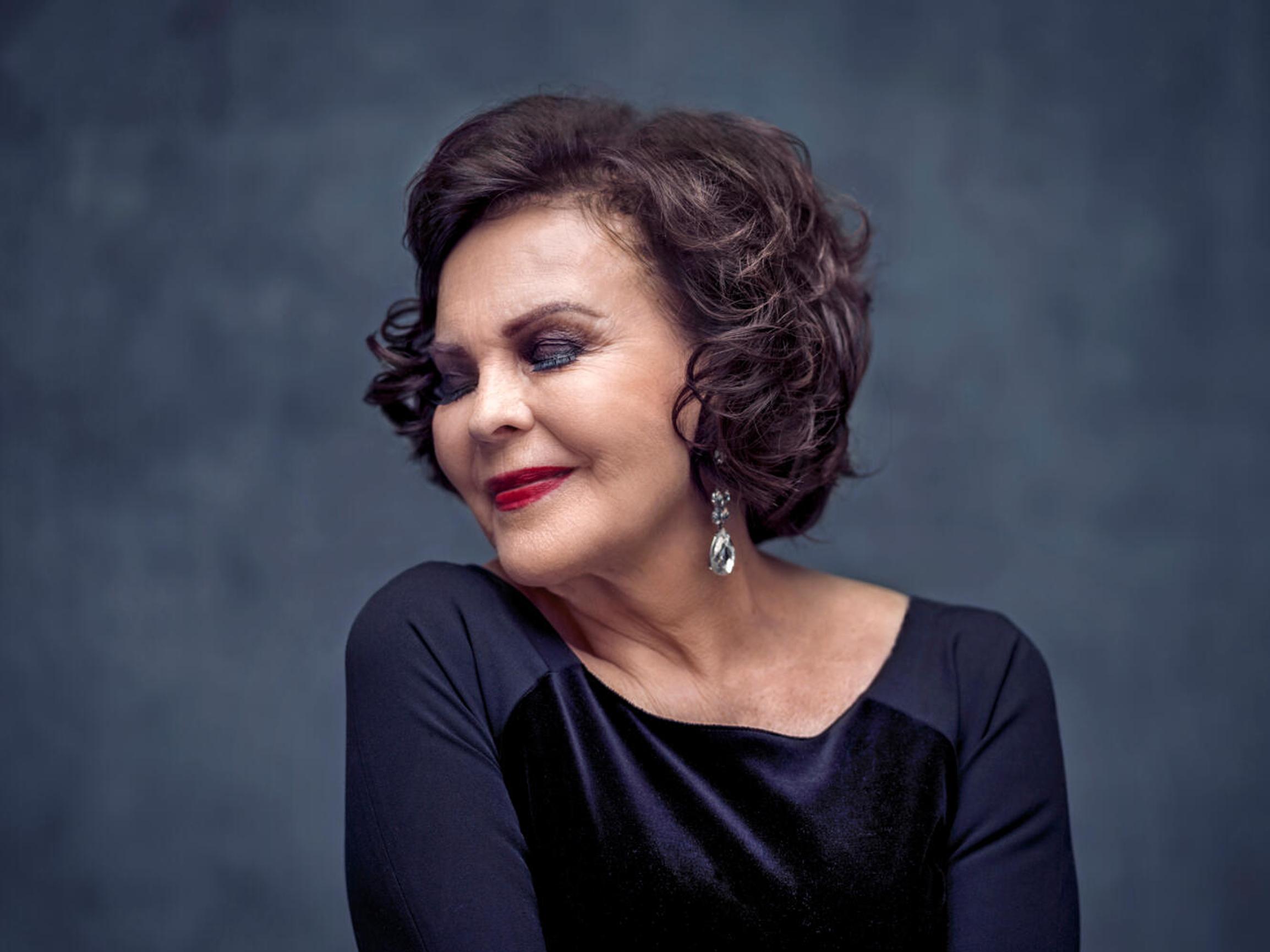 Paula Koivuniemi jättää esiintymislavat: ”Olen onnellinen siitä, että sain tehdä tätä näin pitkään – voin jo antaa tilaa nuoremmille”