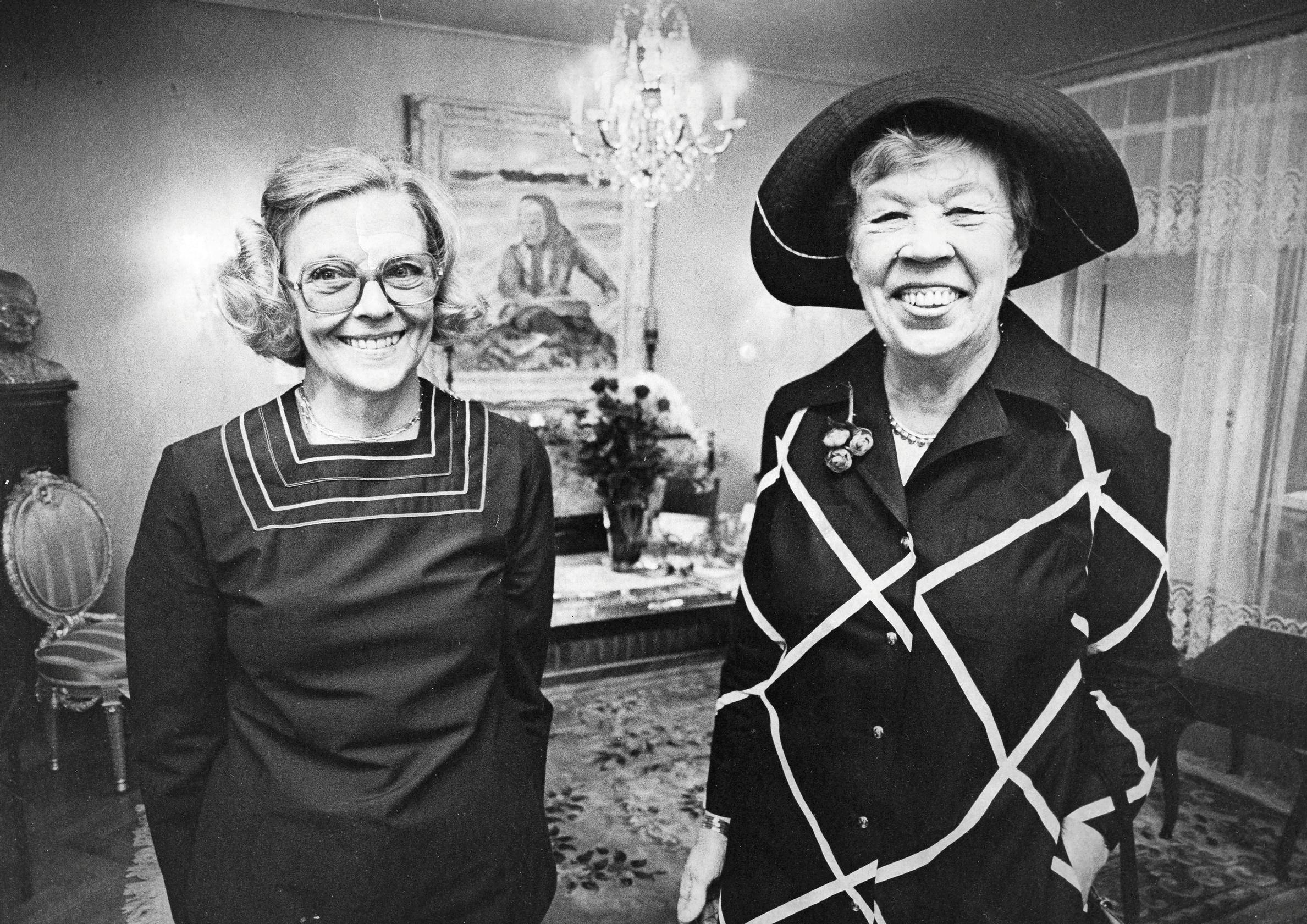 Regina Linnanheimo ja Marjatta Waltari. Apu. Valkokankaan varjot.