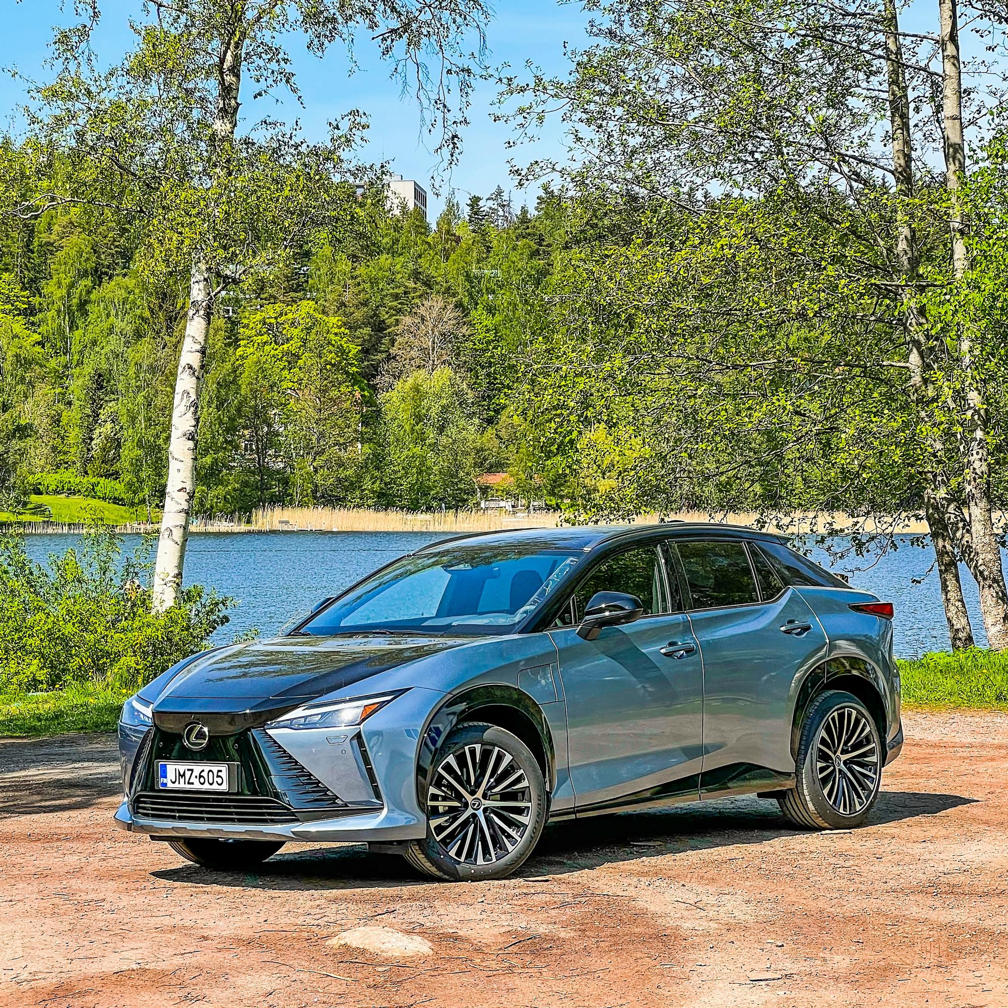 Lexus RZ 450e – Laadukasta kyytiä ja ajettavuutta suurella kouralla – ja yksi merkittävä miinus