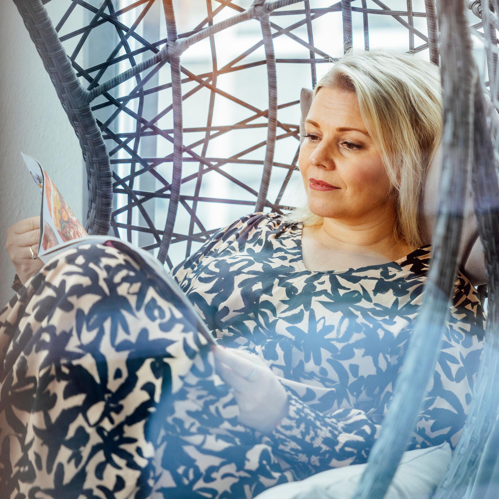 Salkkareista rekrytoijaksi hypännyt Kirsi Ståhlberg tietää, millainen työhakemus erottuu – ”Noin 150 muuta on kirjoittanut täysin saman lauseen”