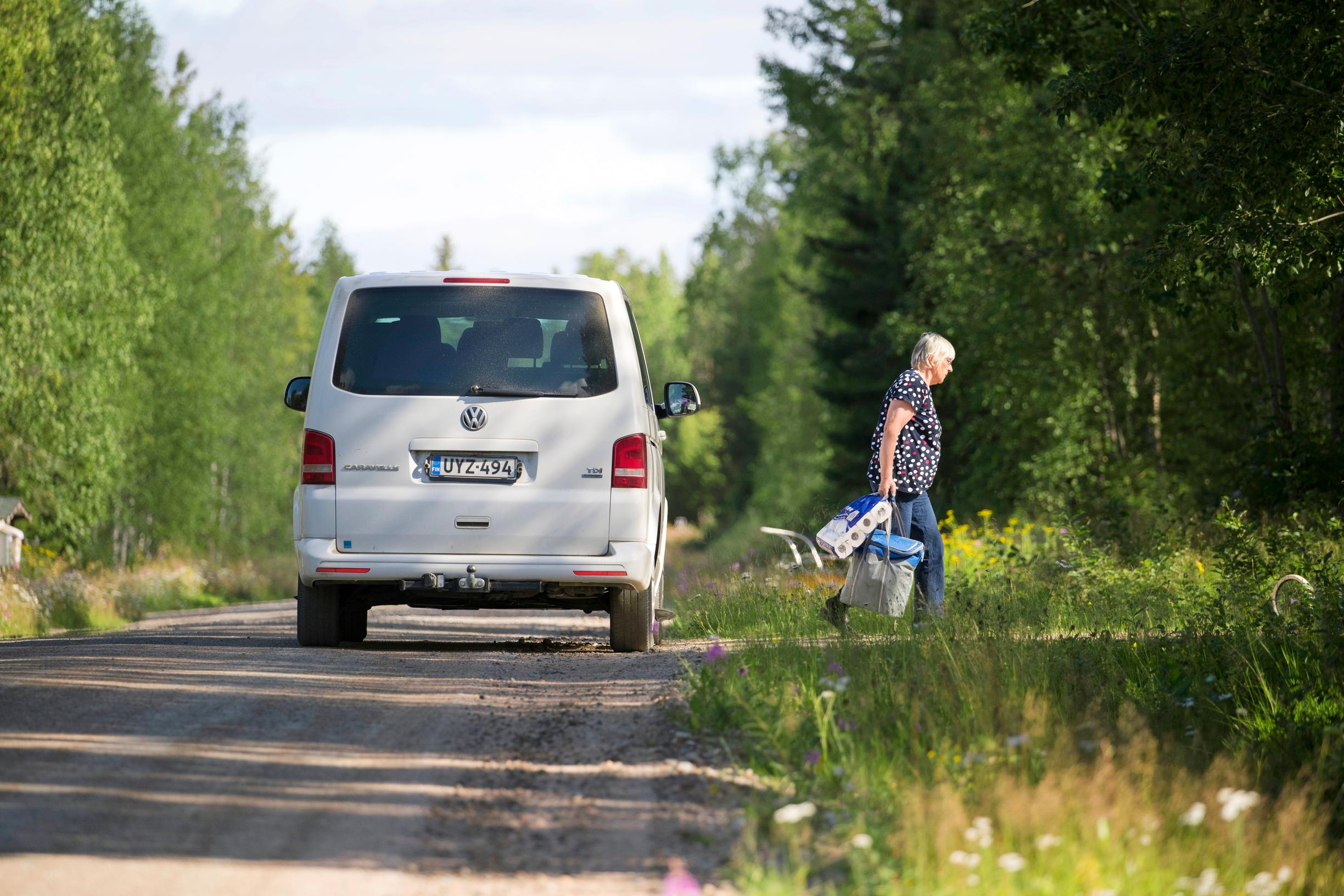 Mummobussi pitää sivukylien puolta – kauppias kyyditsee ilmaiseksi asiakkaita Rovaniemellä