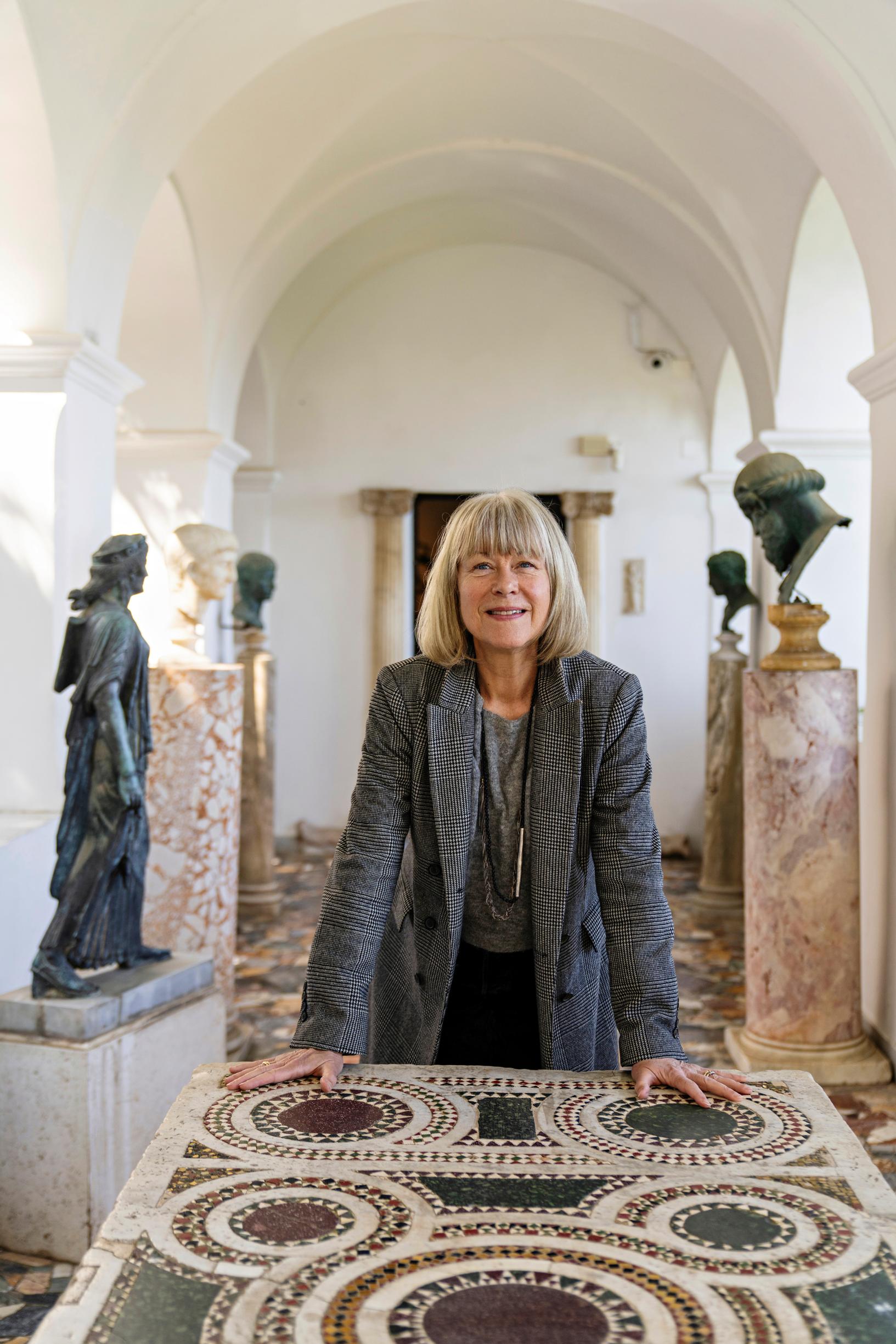 Italian Caprilla sijaitsee Ruotsin kulttuuri-instituutti, joka toimii ruotsalaiskirjailija Axel Munthen vanhassa huvilassa. Sitä johtaa Kristina Kappelin.