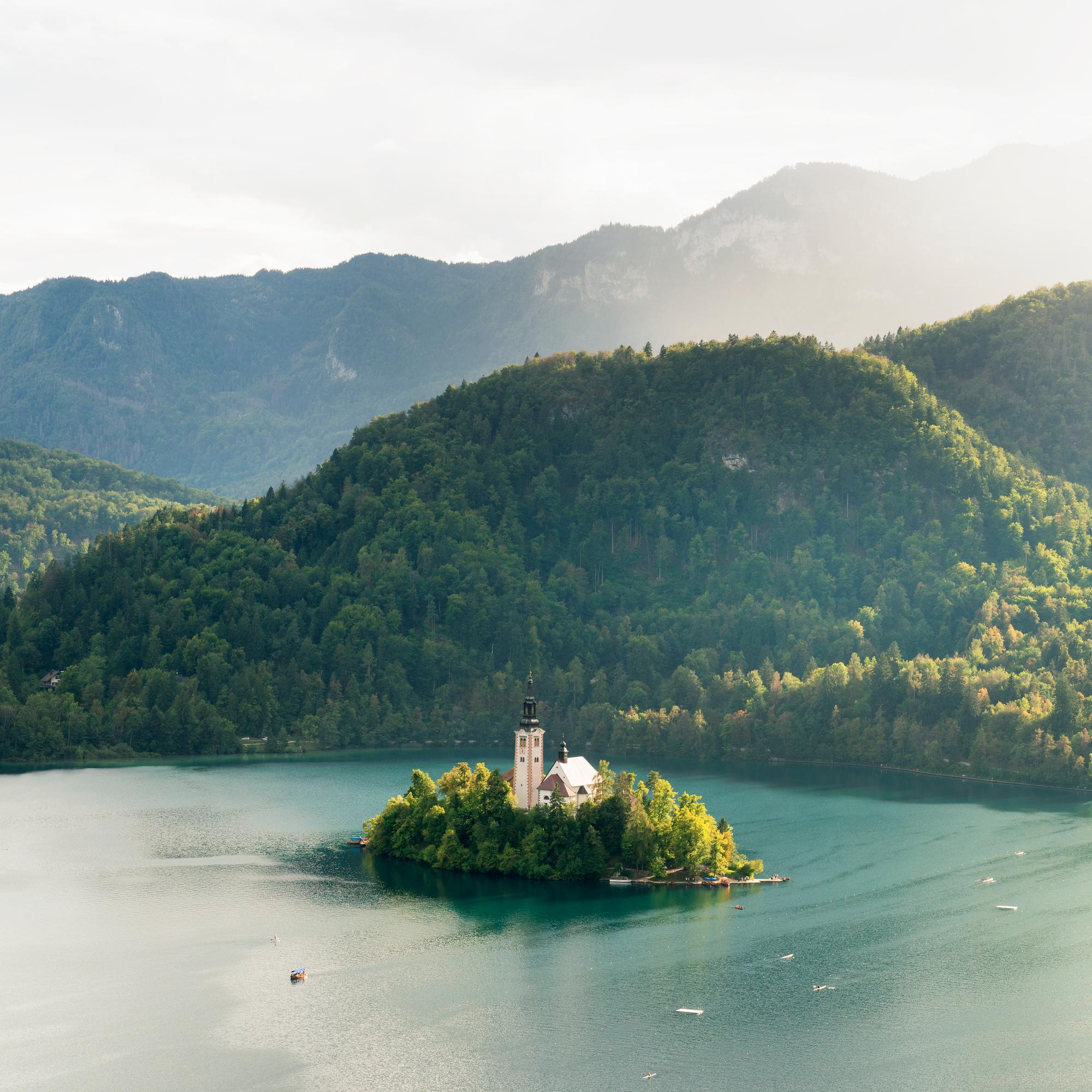 Loma vuorten sylissä – Slovenia houkuttelee puoleensa upeilla maisemilla ja suomalaisittain miellyttävällä hintatasolla