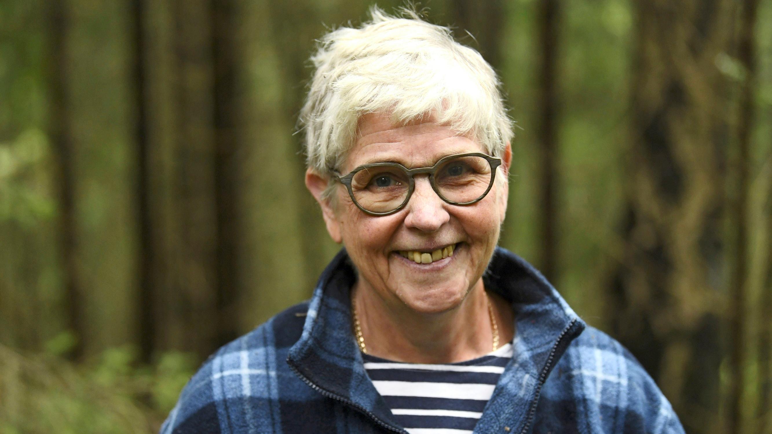 Taru Sormusten herrasta -trilogiasta ilmestyy uusi versio – Asialla 75 vuotta täyttävä alkuperäinen suomentaja Kersti Juva