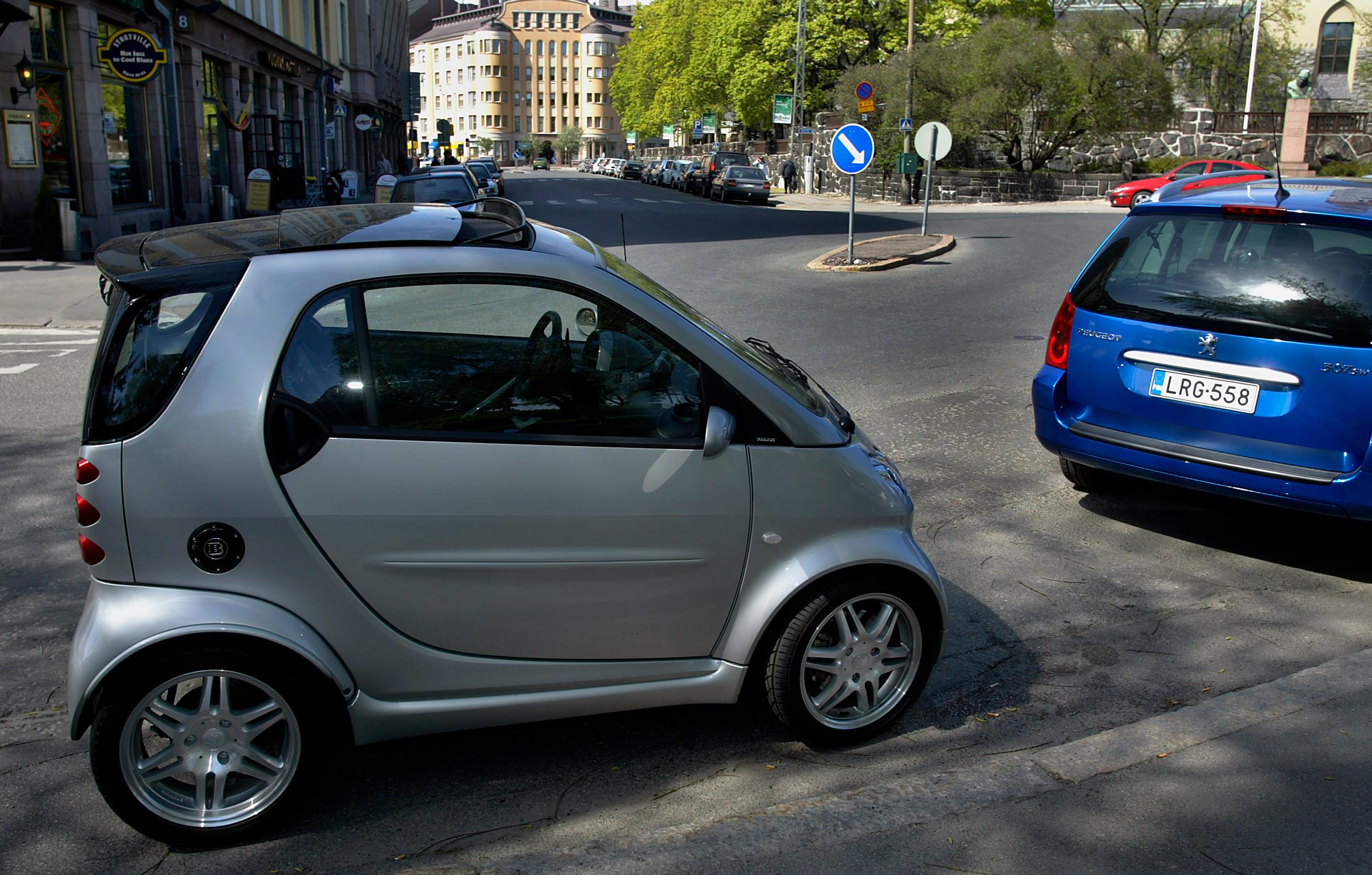 Kolme viidestä suomalaisesta joutunut vaaraan väärin pysäköityjen autojen vuoksi