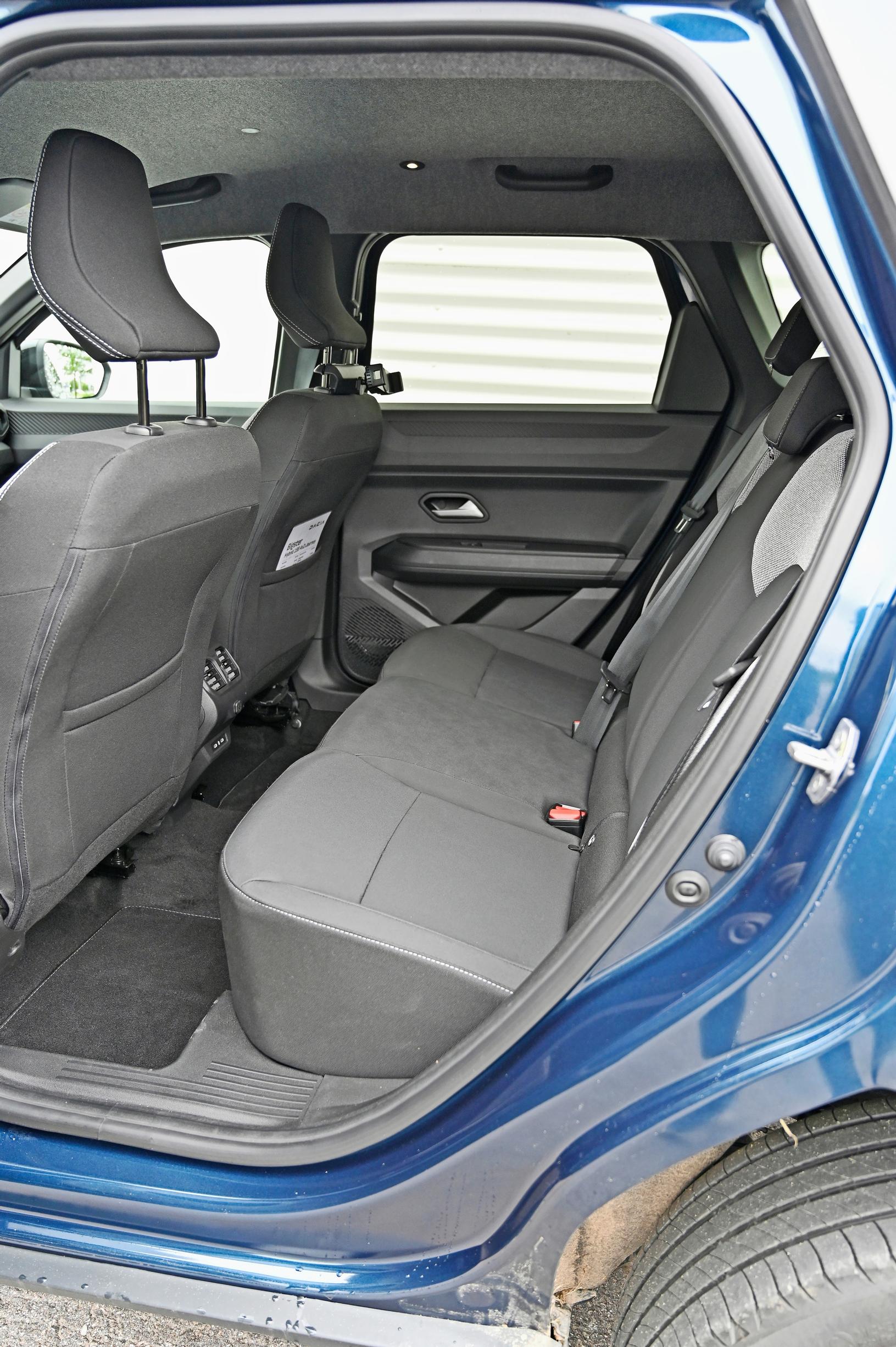 Dacia Bigsterin taakse on järjestetty aikuisillekin varsin hyvät polvi- ja pääntilat.