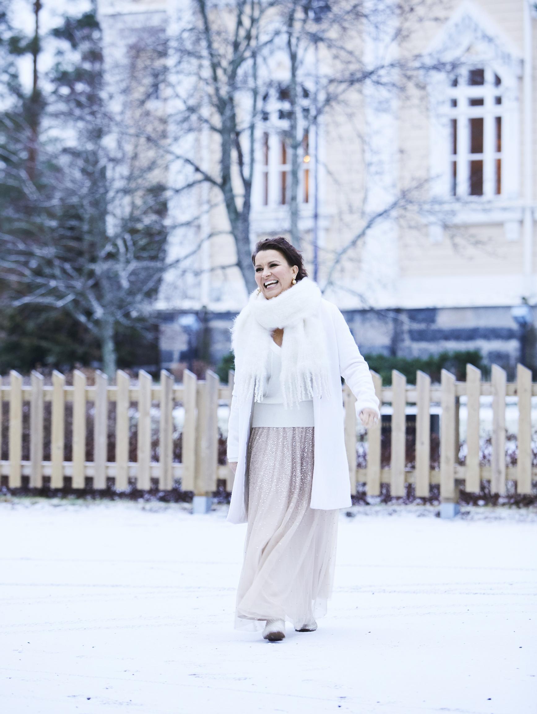 arja-koriseva-itin-ja-vaimona-olen-korvaamaton-laulajana-en-apu