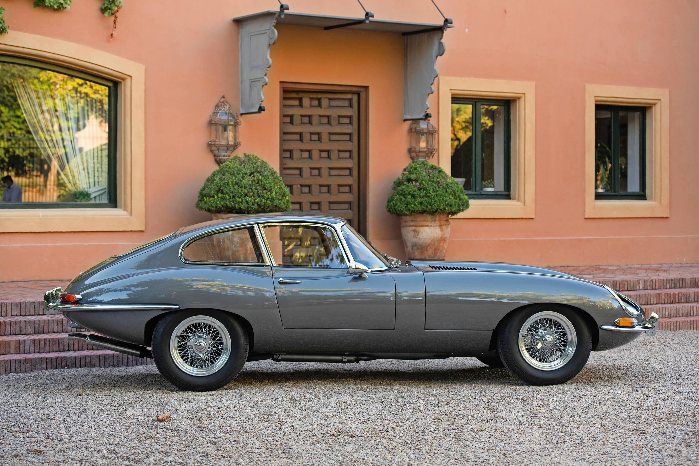 Jaguar E-Type – Asiasta voi kiistellä, mutta monien mielestä tämä on maailman kaunein auto.