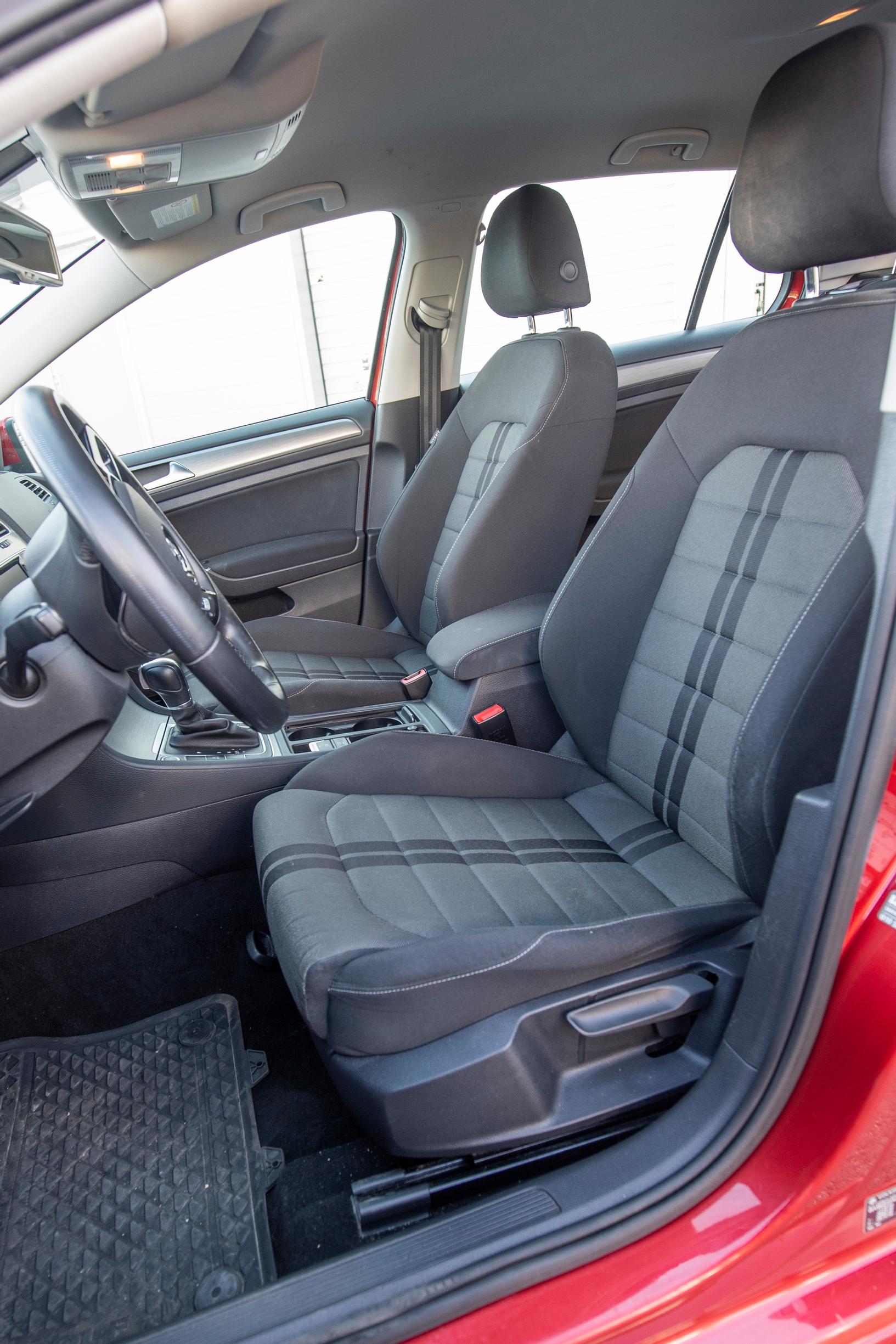 VW Golf vm. 2014 Comfortline 1.4 TSI DSG etupenkki