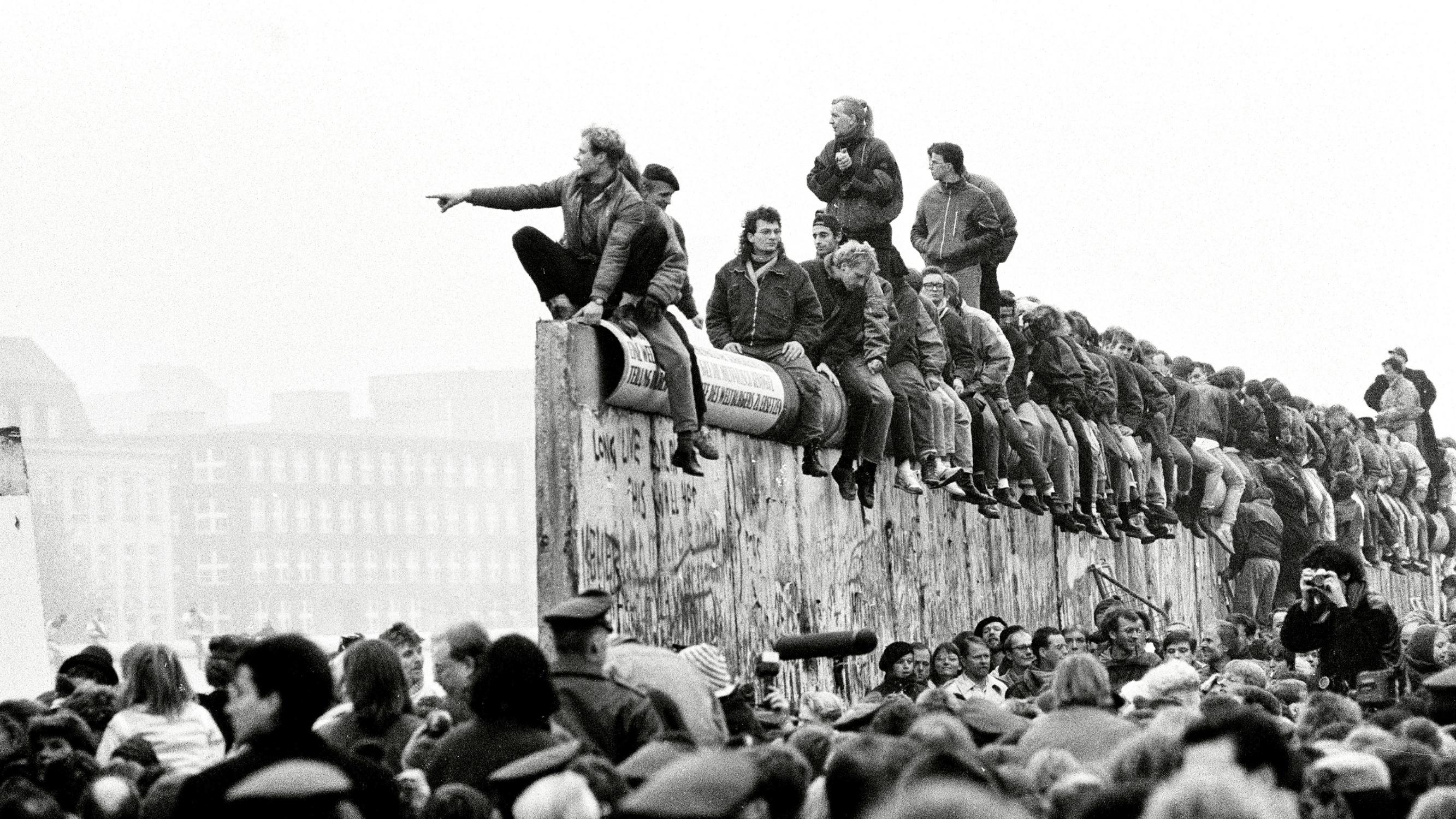 Berliinin muuri murtui 9. marraskuuta 1989 – Seuraa historiallista uutispäivää toimittaja Unto Hämäläisen matkassa 