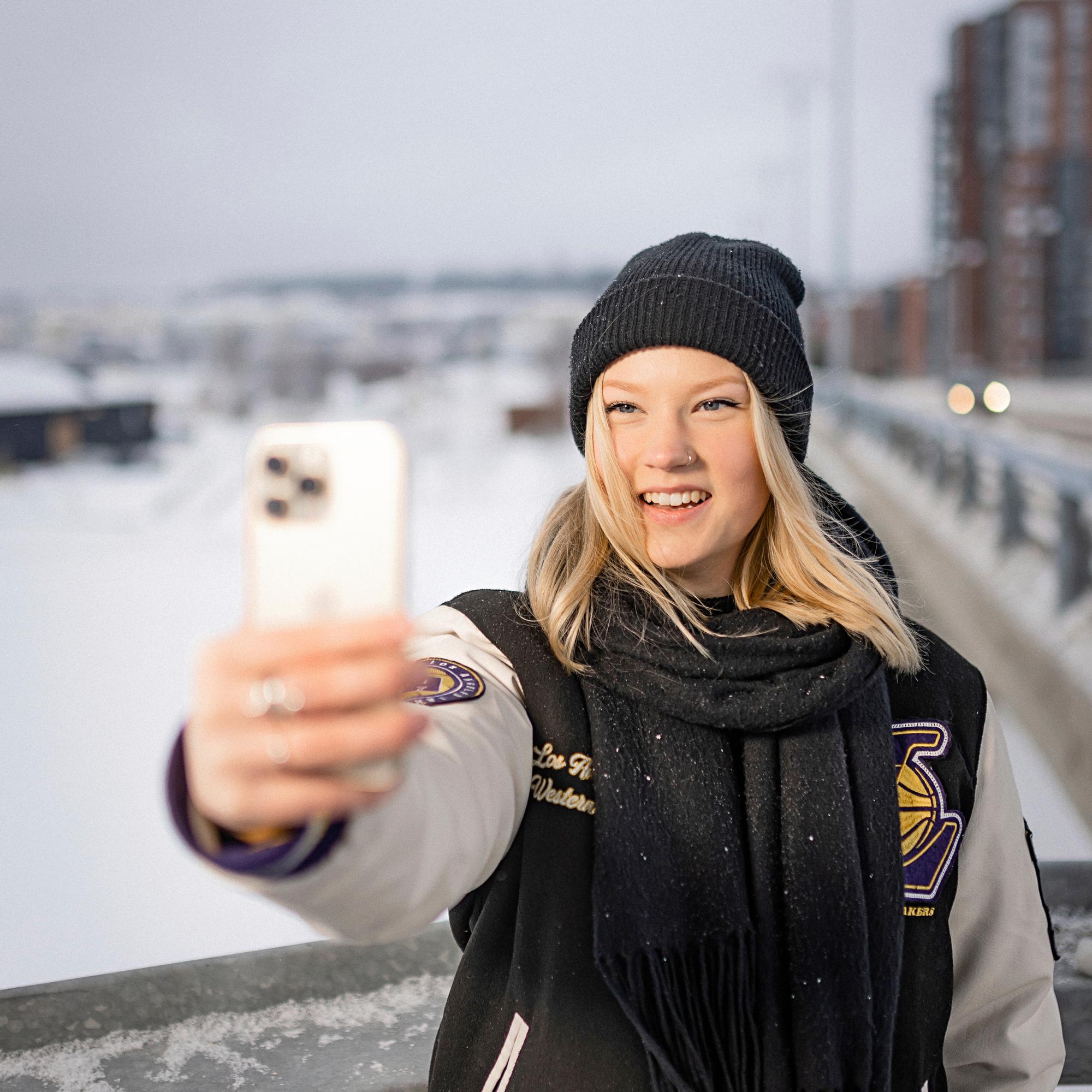 Apu360:n tiktokkaaja Miina Maasola: ”Löysin rohkeuden puhua kameralle ja se levisi myös muihin asioihin”