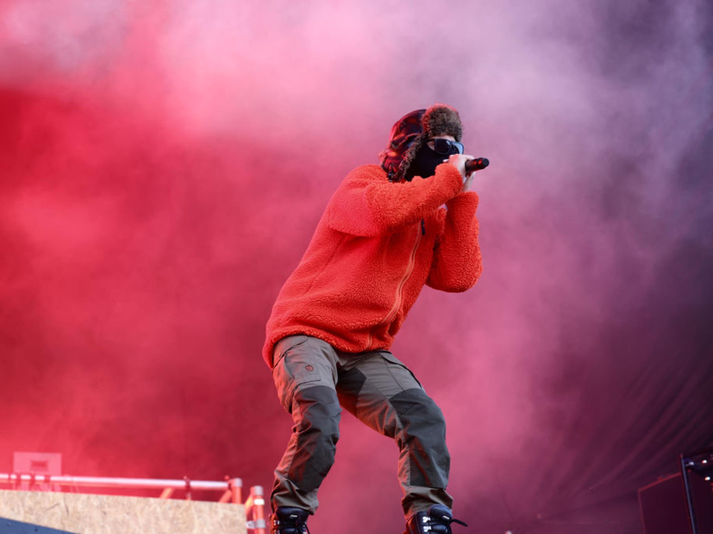 Kuka laulaa Hooja-yhtyeen kanssa kappaleessa San Francisco Boy? Missä kunnassa sijaitsee Vain elämää -ohjelmasta tuttu Satulinna?