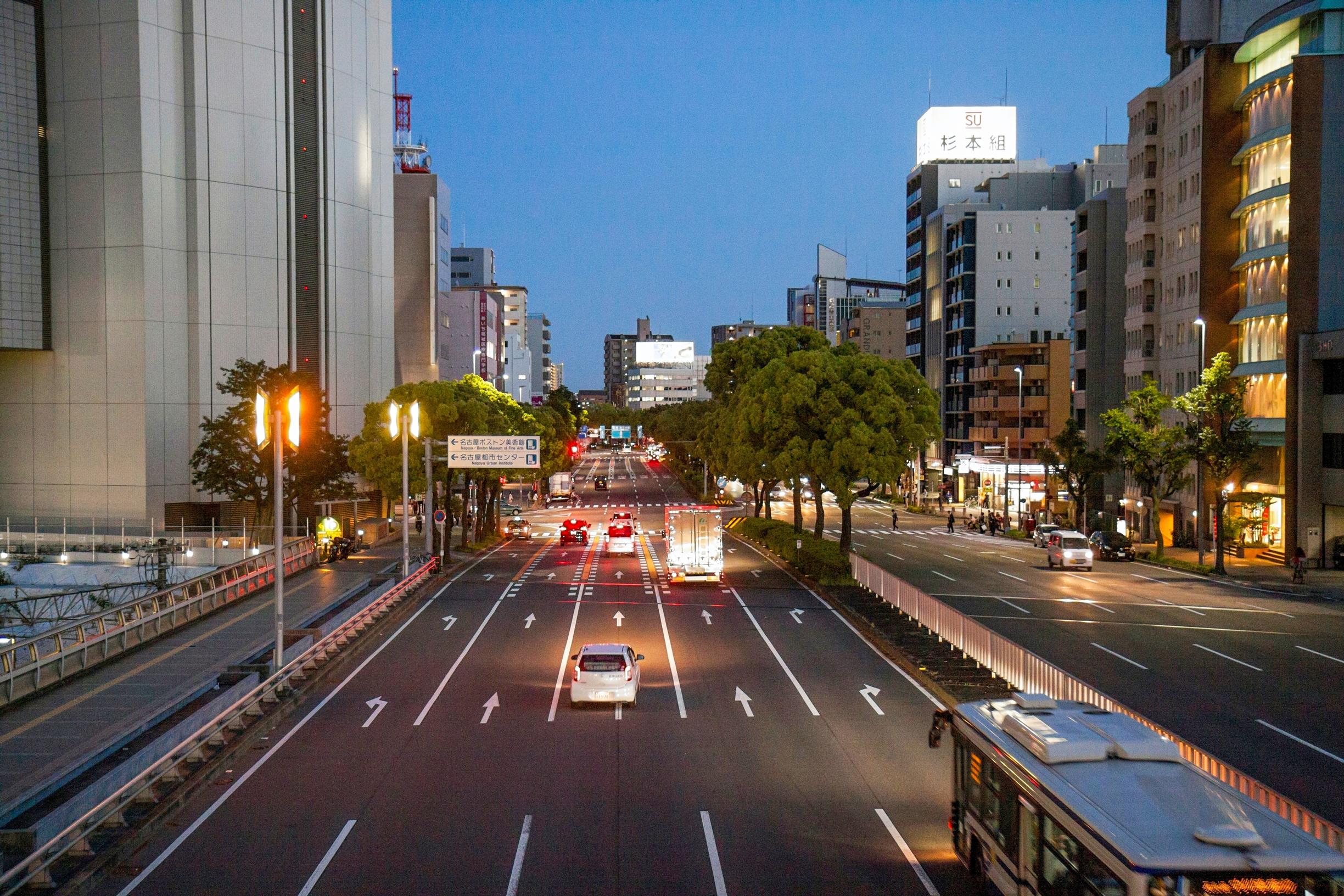 Nagoya on toimivan oloinen suur­kaupunki, josta on nopeat yhteydet moneen paikkaan Japanissa.