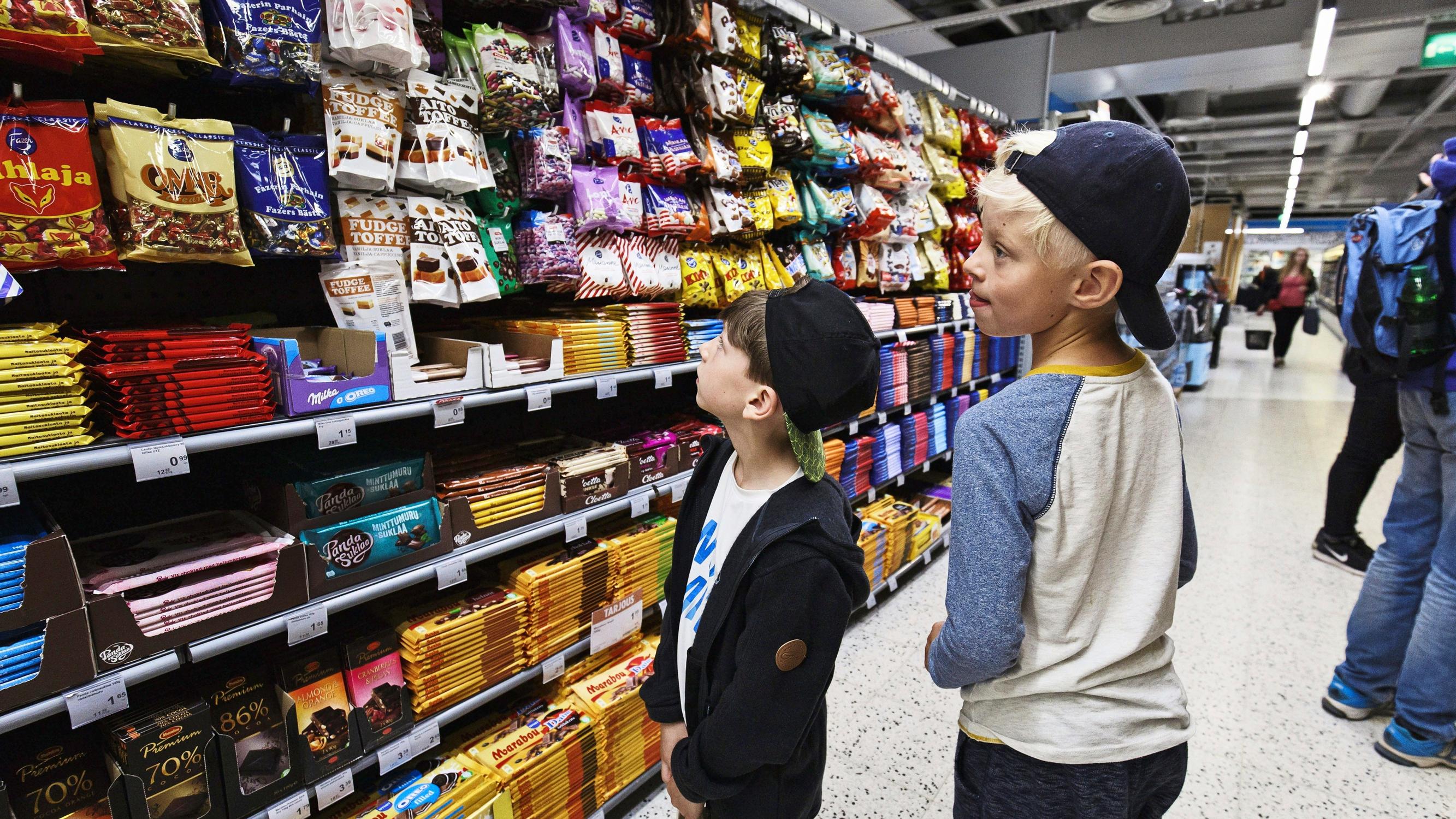 Suomalaisen geenit ovat kuin esi-isillä, mutta kauppojen hyllyt notkuvat halpoja herkkuja – Voiko lihomista välttää?