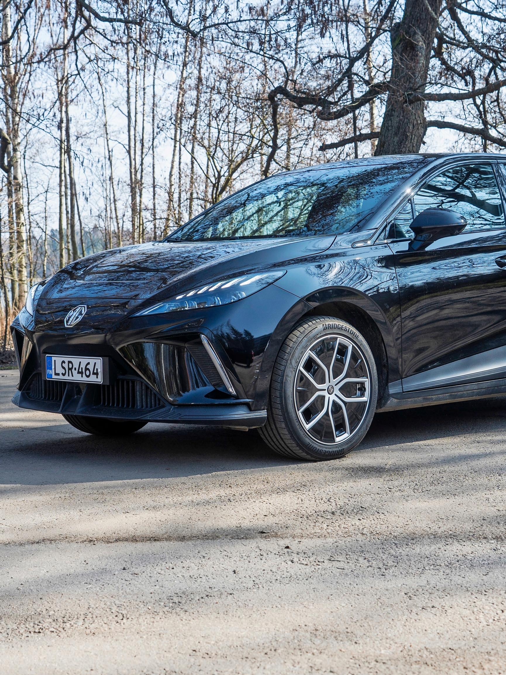 Kiinalainen MG 4 Luxury -sähköauto on varsin passeli – Kevyehkössä takavedossa on hintakin kohdillaan