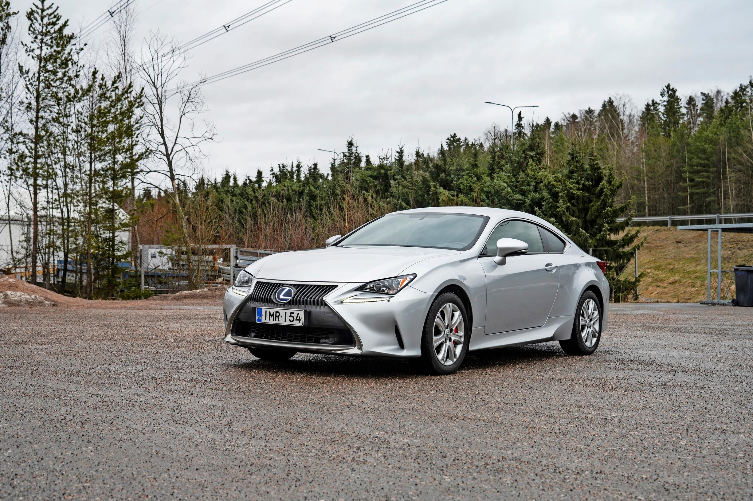 Lexus RC vm. 2016 – Jos tyyli on tärkeämpää kuin tila, niin tämä Lexus on se oikea – Hyvin pieni kulutus, ekomiehen valinta jos mikä!