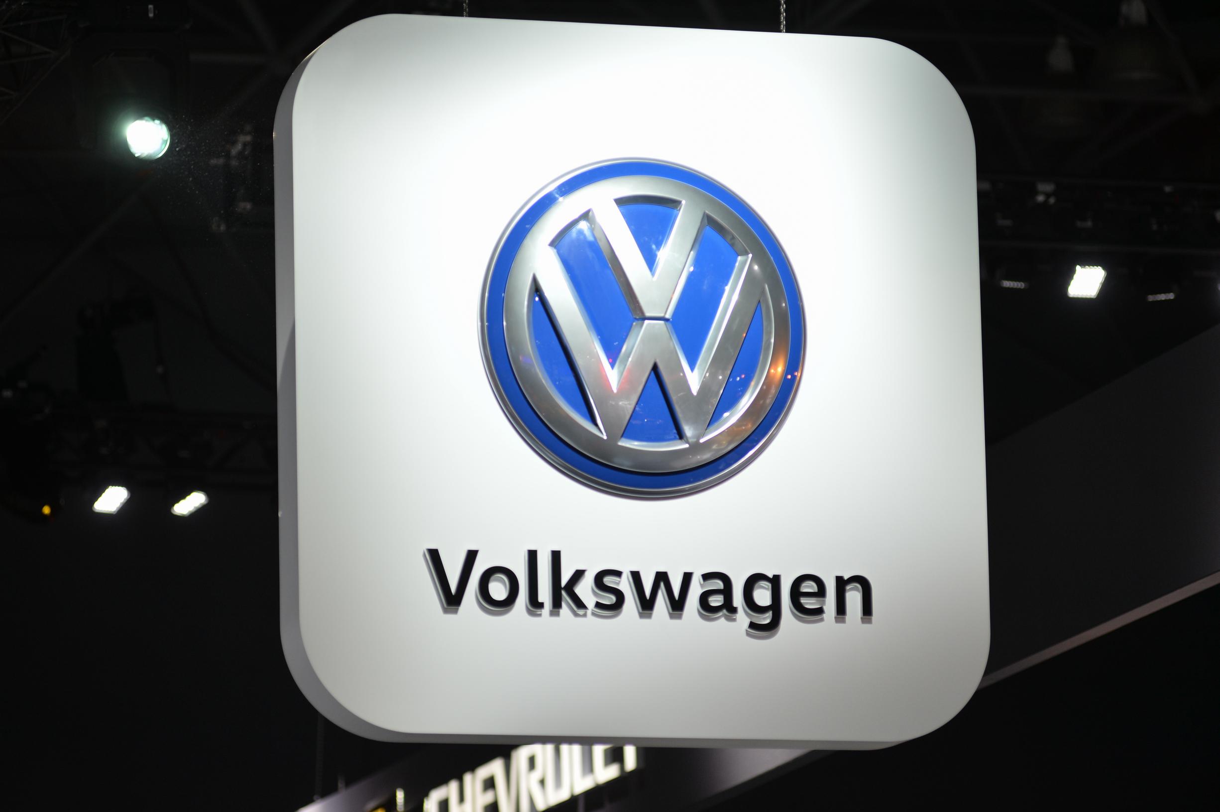 Uusi WLTP-mittaus aiheuttaa päänvaivaa − Volkswagen joutuu keskeyttämään autotuotannon